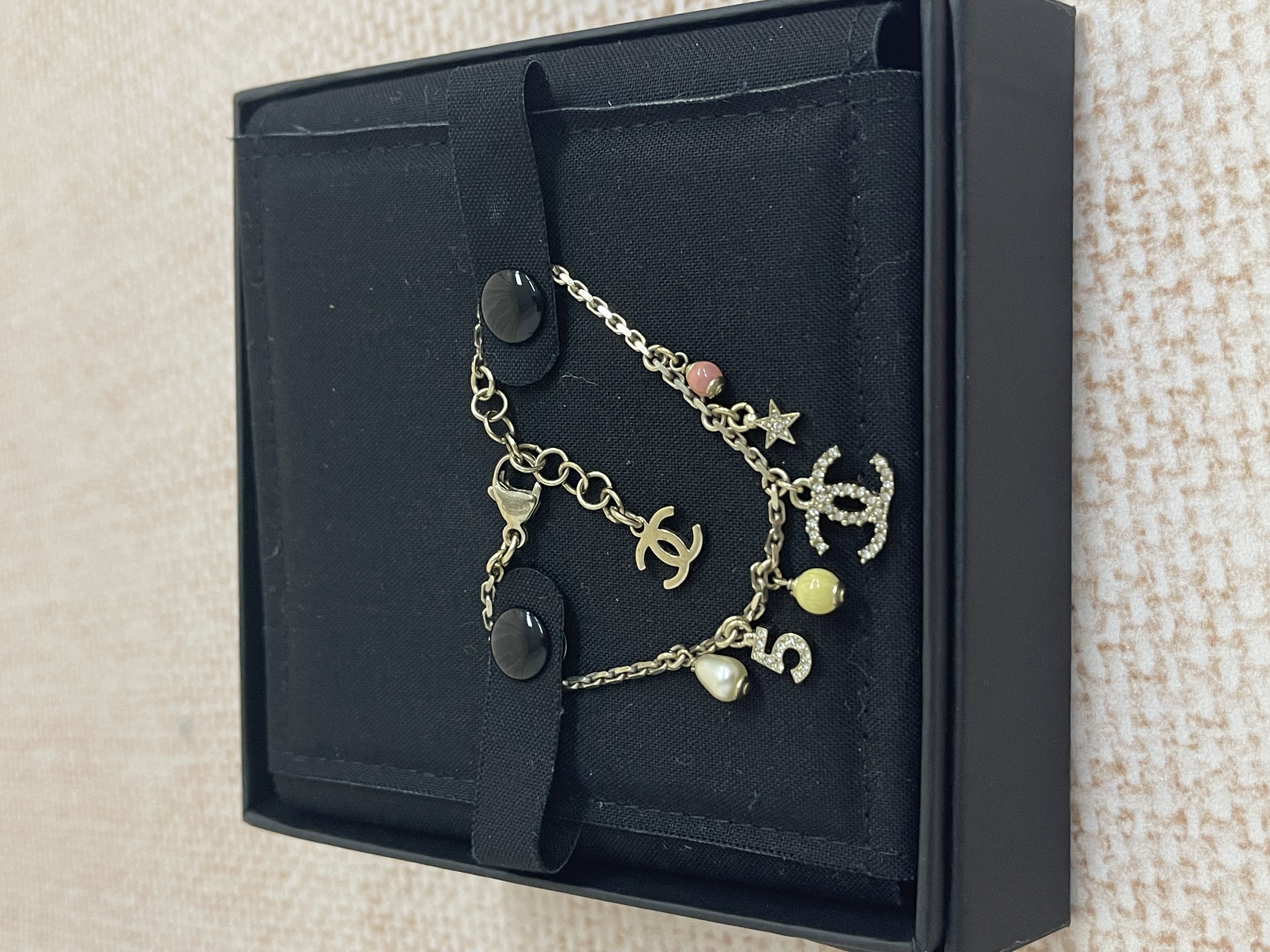 Pre-owned Chanel CC Logo No.5 Bracelet / Product Code: 26040555