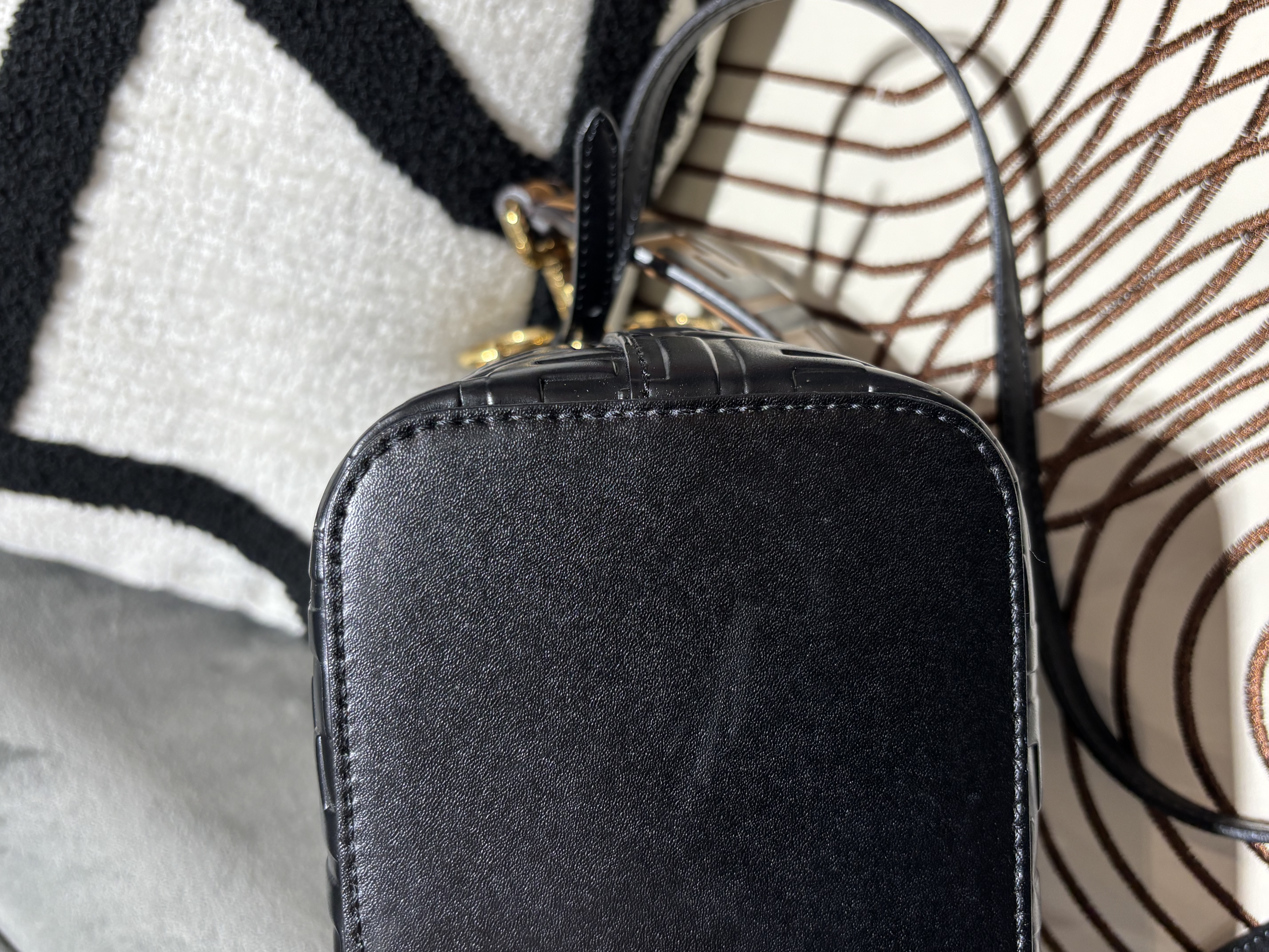 Fendi MON TRESOR 2Way bucket bag 100%Authentic, 95%New✅Dust bag