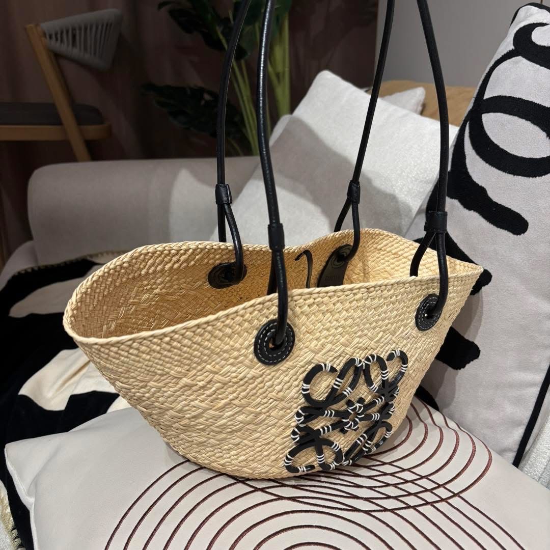 Loewe raffia small shoulder bag 100%Authentic,98%new✅dust bag