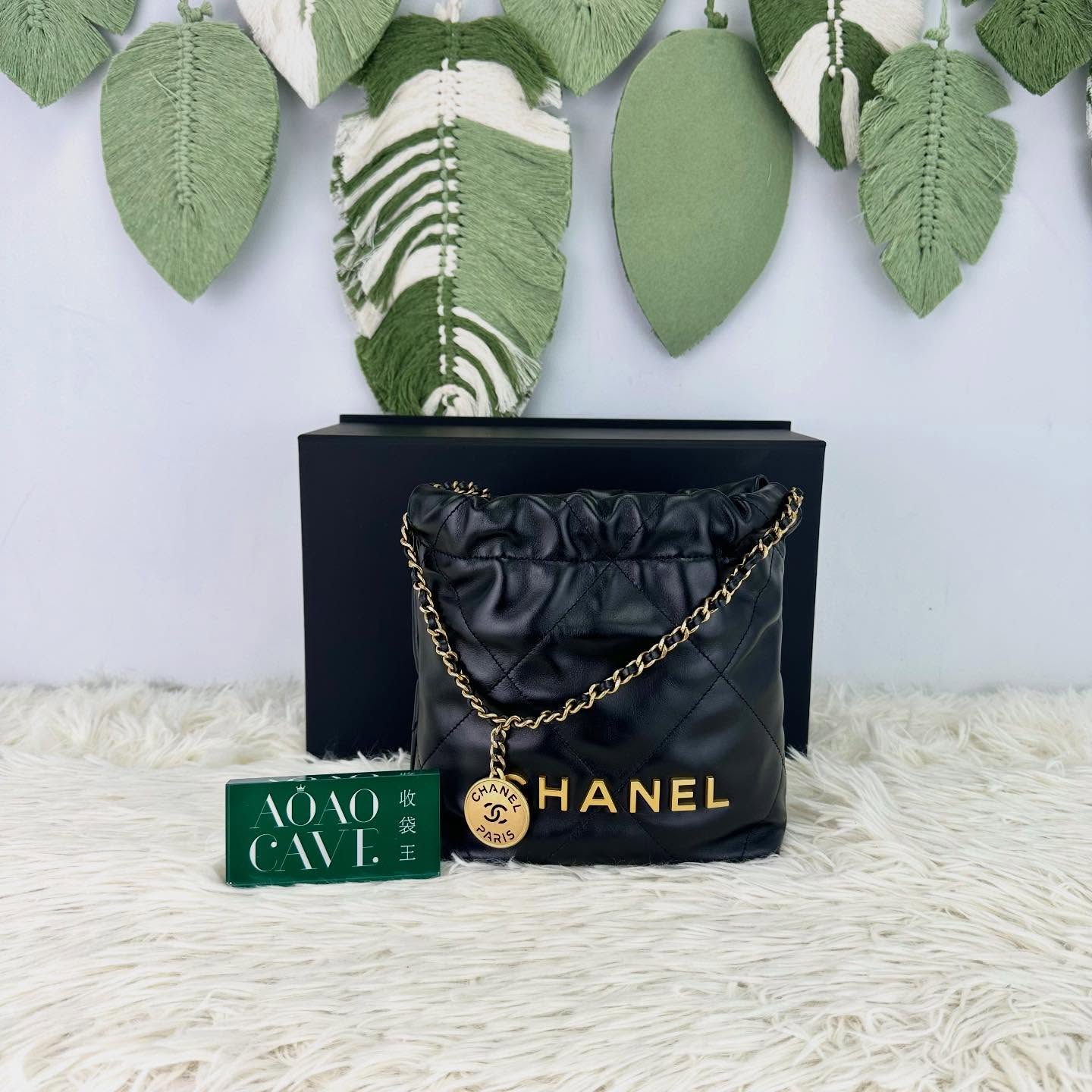 CHANEL 🤍PRE OWNED Mini 22 Bag 黑色金扣 晶片款 2023年全套有單🖤