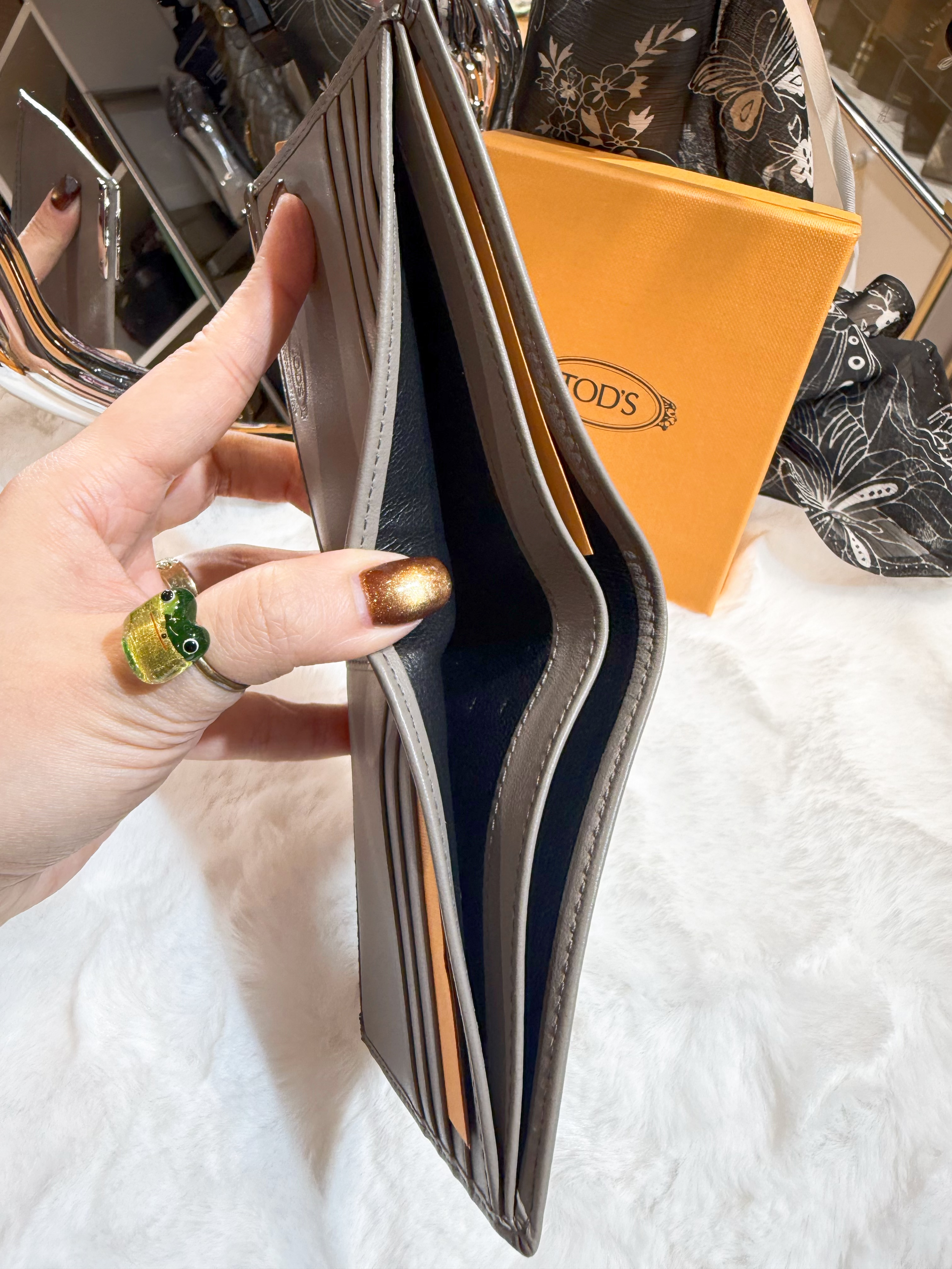 Tod’s bi fold wallet 738/grey