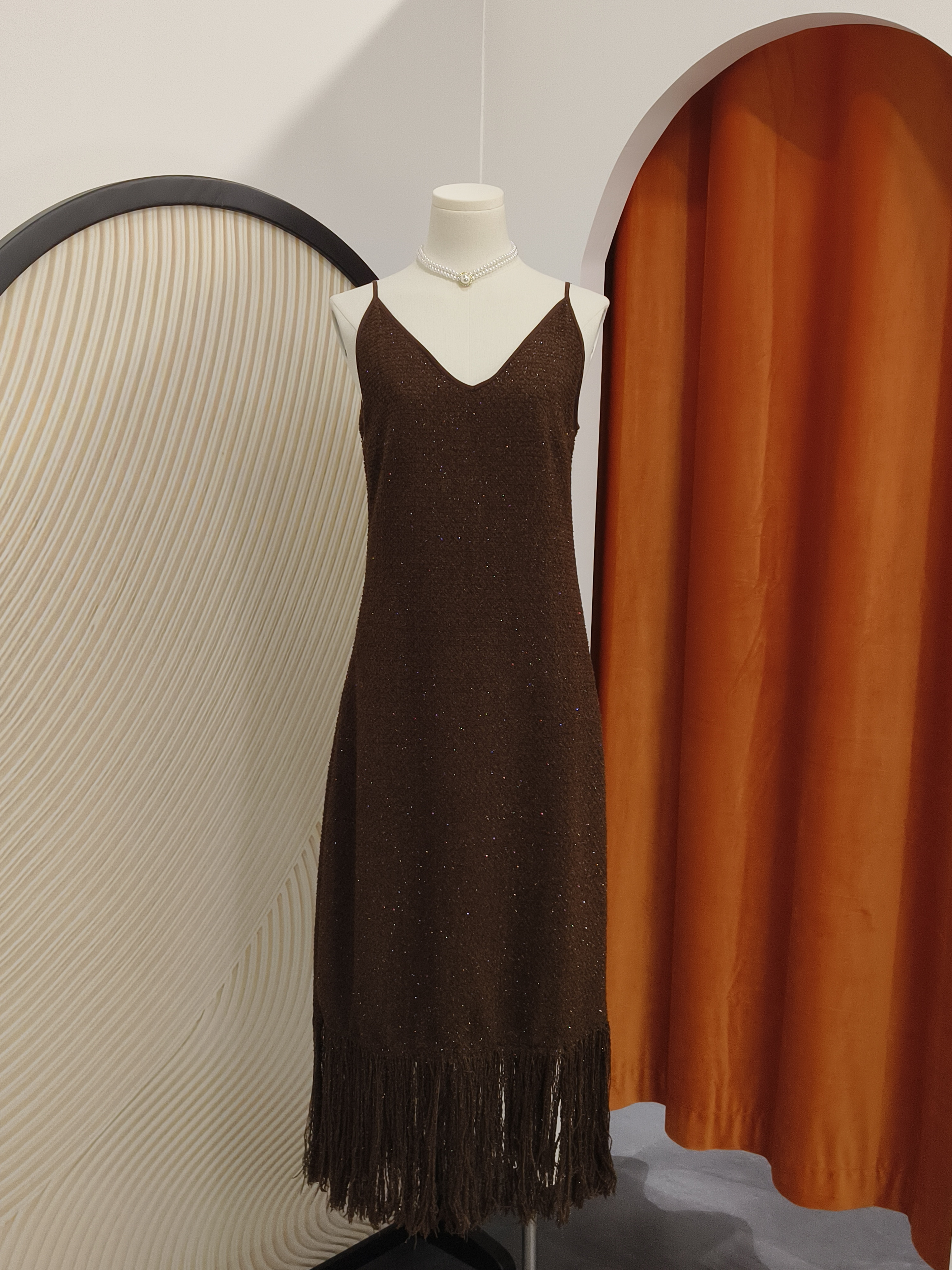 V领法式流苏连衣裙 V Neck Fringe Hem Cami Dress