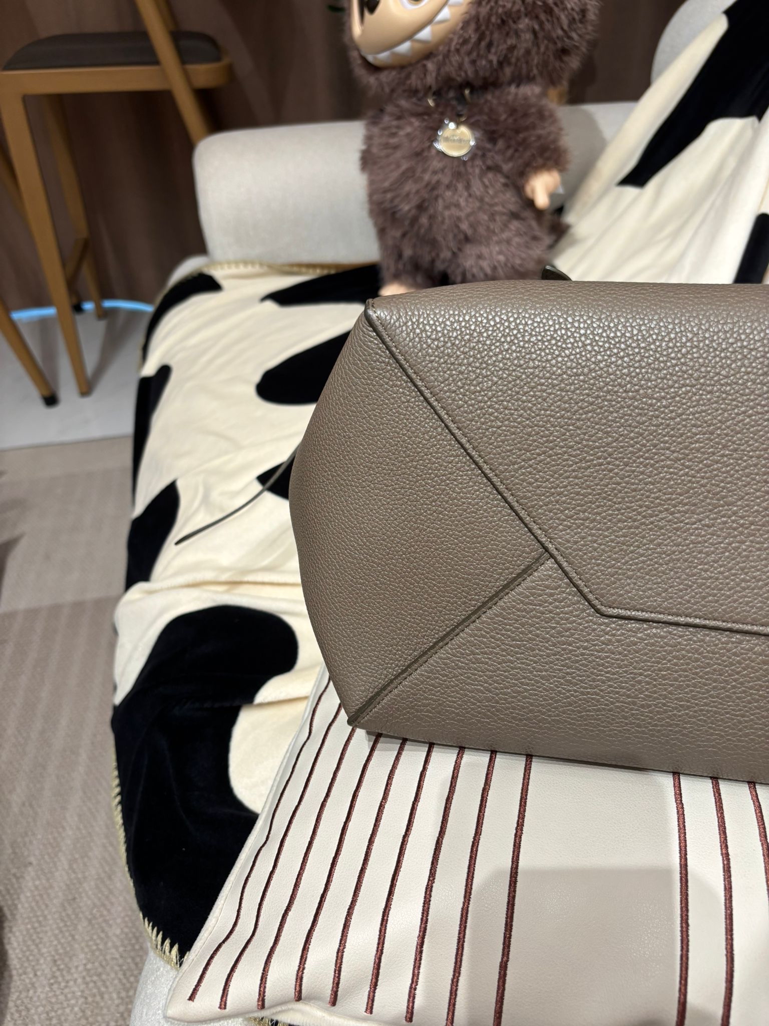 Celine Cabas Phantom small 粒粒牛皮 大象灰 100%Authentic ,95%new ✅專門店收據✅dust bag