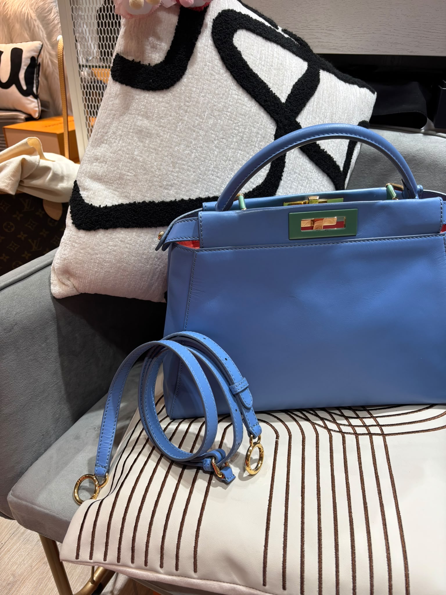 Fendi PEEKABOO REGULAR 100%Authentic , 98%new  ✅塵袋✅booklet tap 