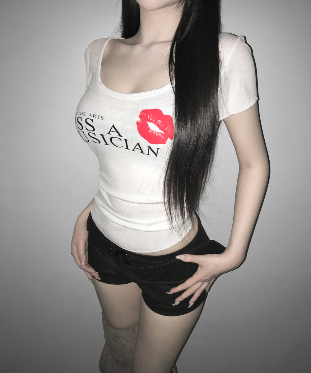 Graphic Scoop Neck Slim-Fit Top
