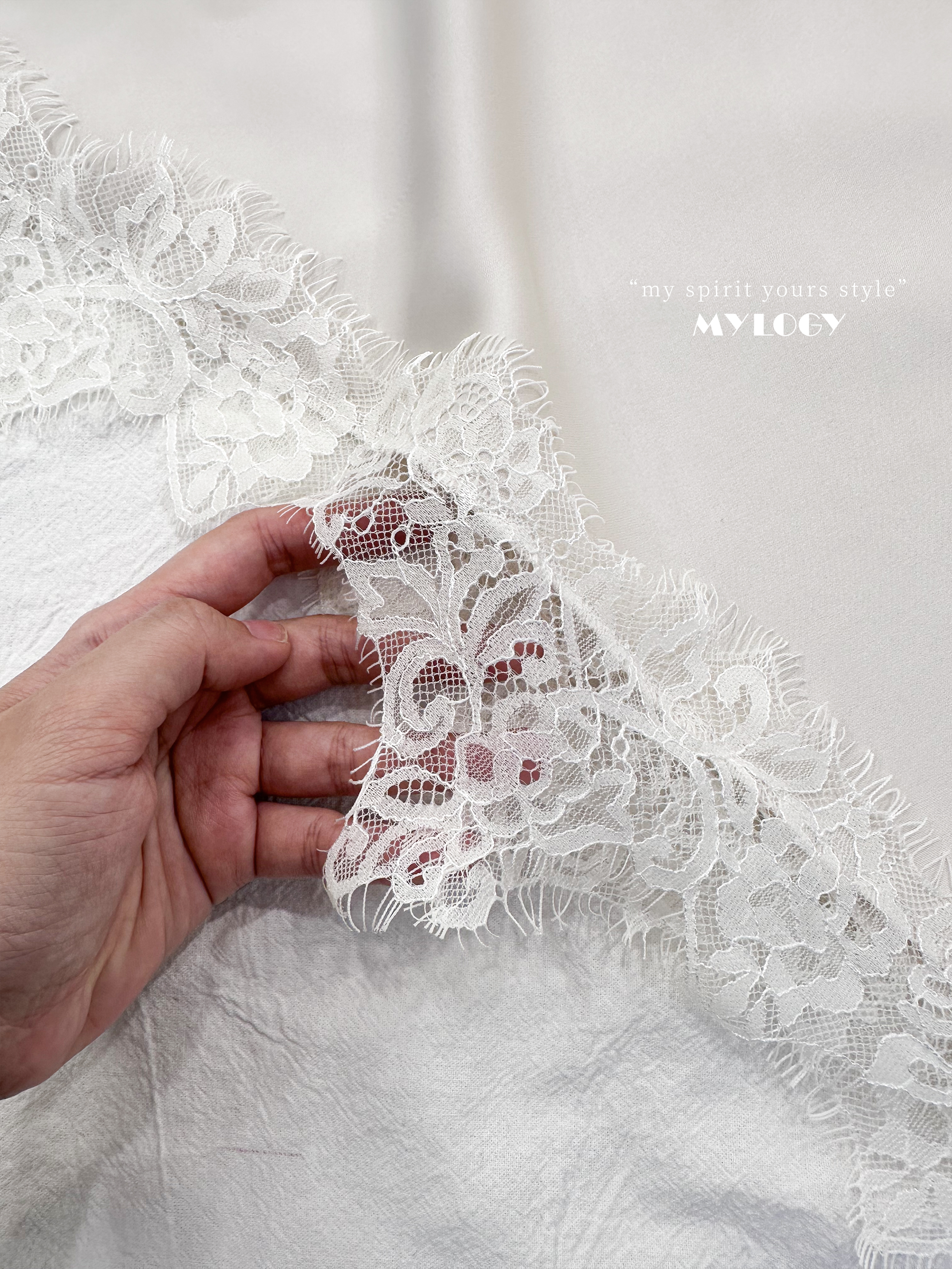 <今季大熱> 文藝知性美～絲滑(可調較)吊帶斜角蕾絲露背外搭 SN0005