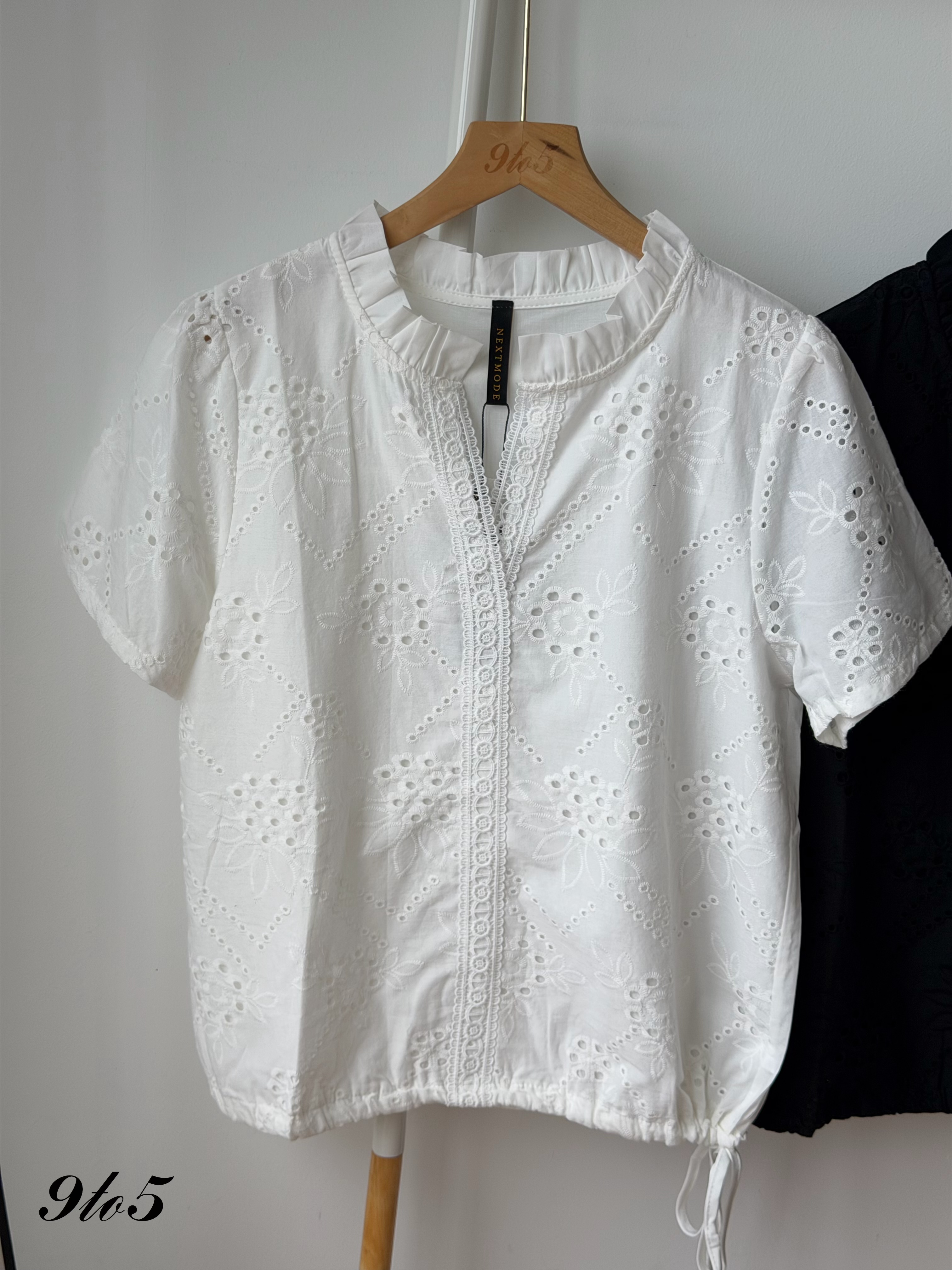 T4470 Ruffle Collar Lace Floral Blouse - Black & White
