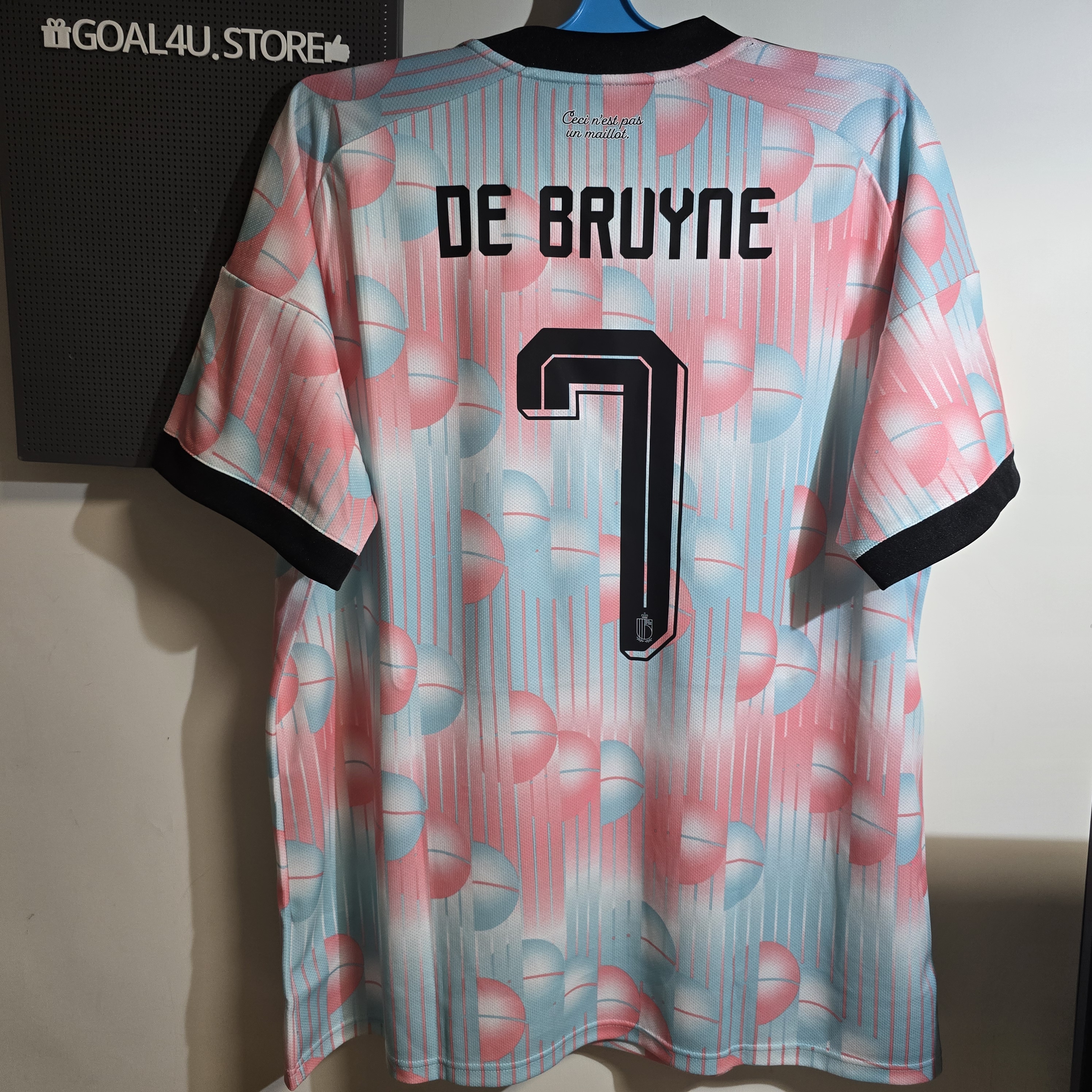 🧊揉合經典復古與現代美學 Adidas Belgium 比利時 2026-27 作客球迷版球衣 (可加印字章) JM8386