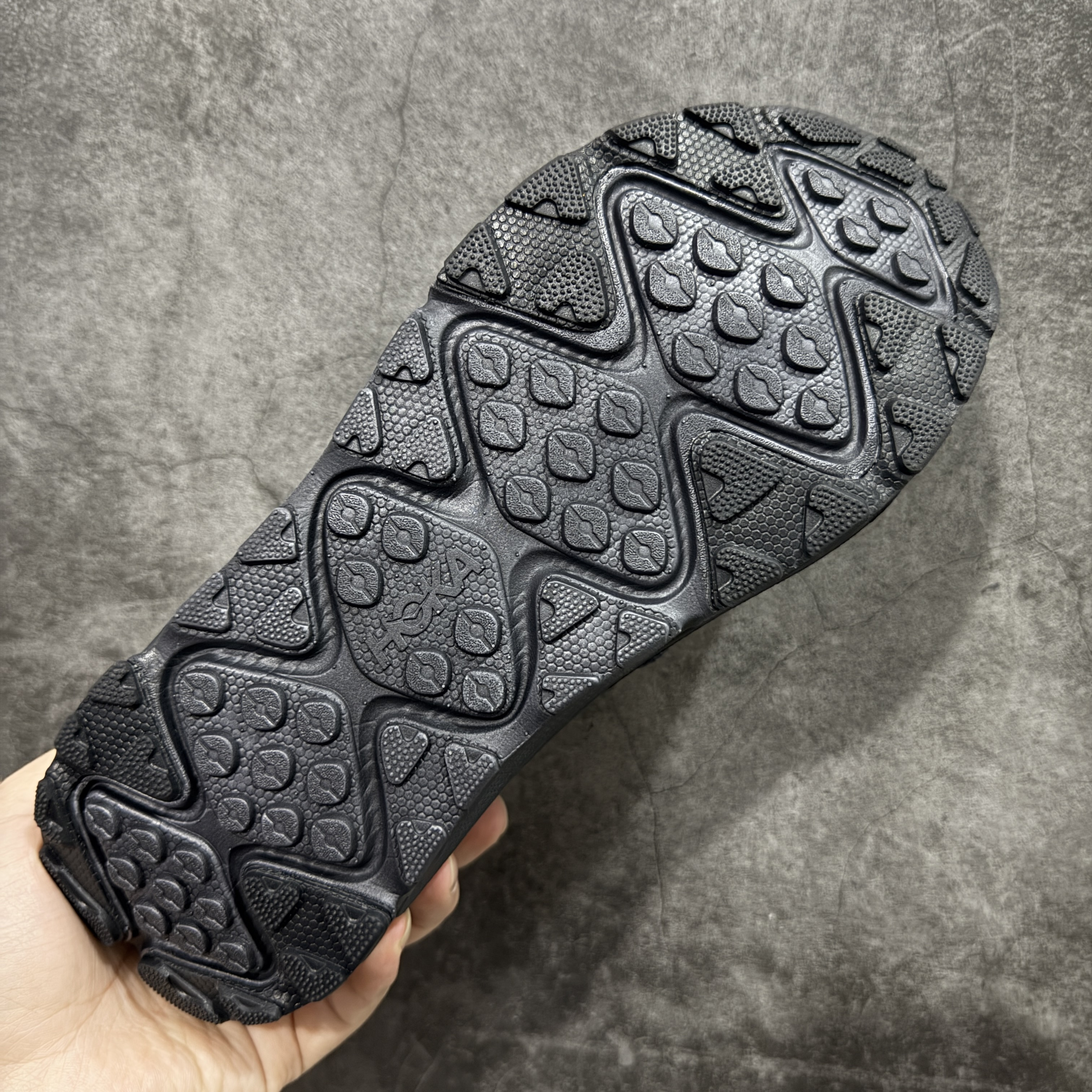 Hoka One One Ora Primo 