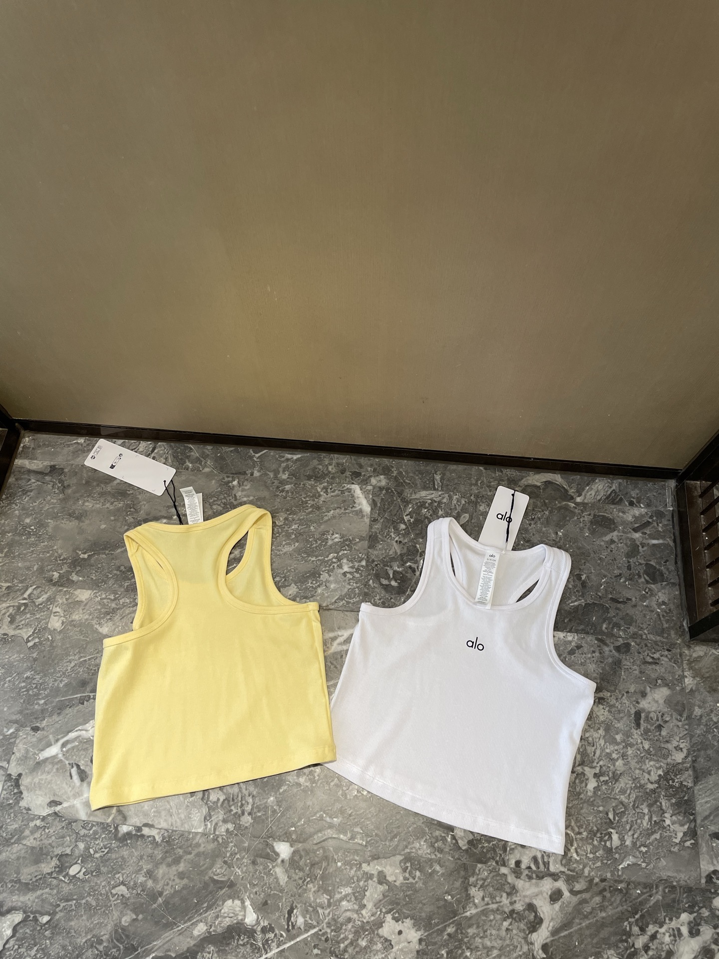 $88件。2件起$80件🔥 爆款！Alo瑜伽短款背心 🔥