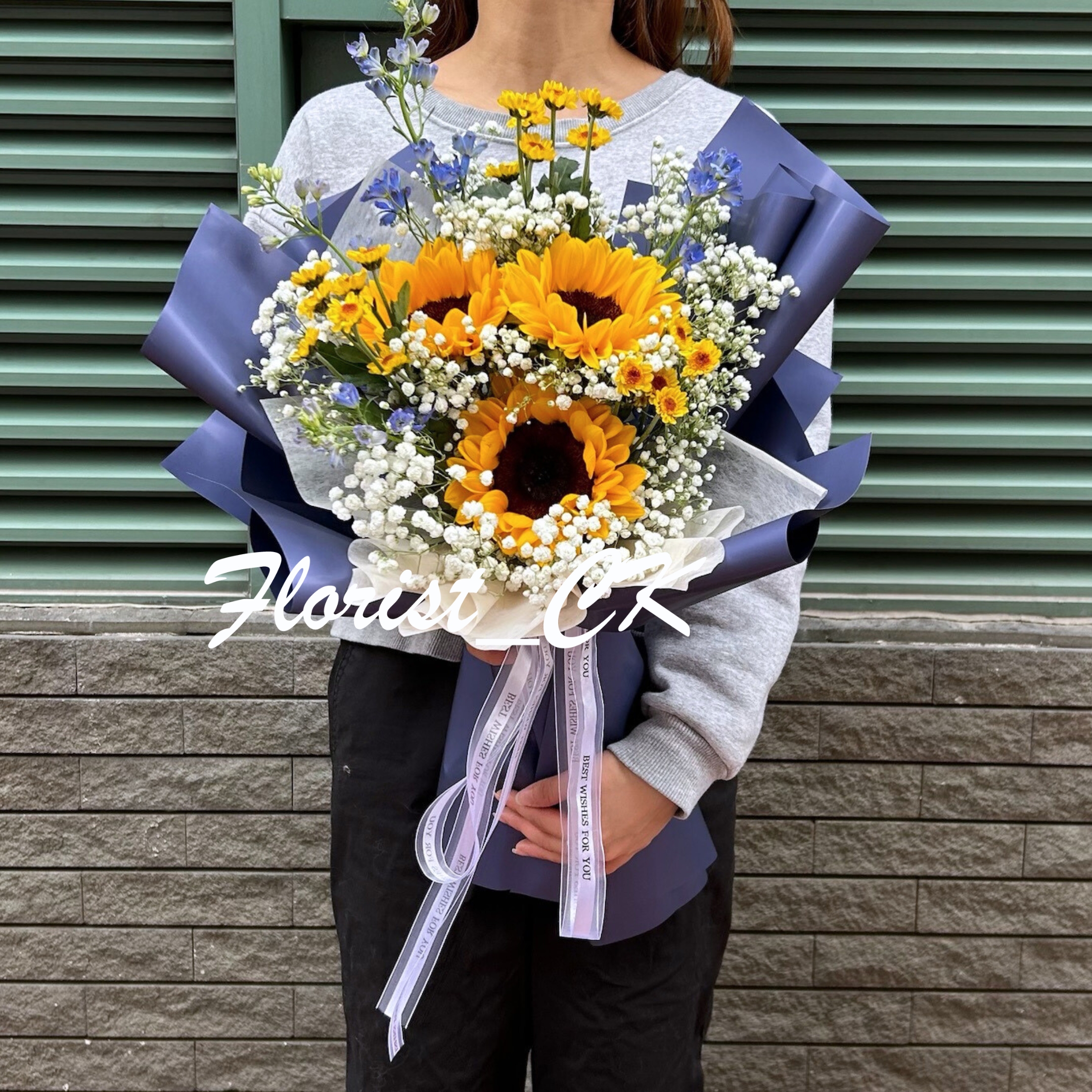 【2026 畢業鮮花推介】Helios Triumph 寶藍花紙款｜向日葵鮮花花束  (預訂款)