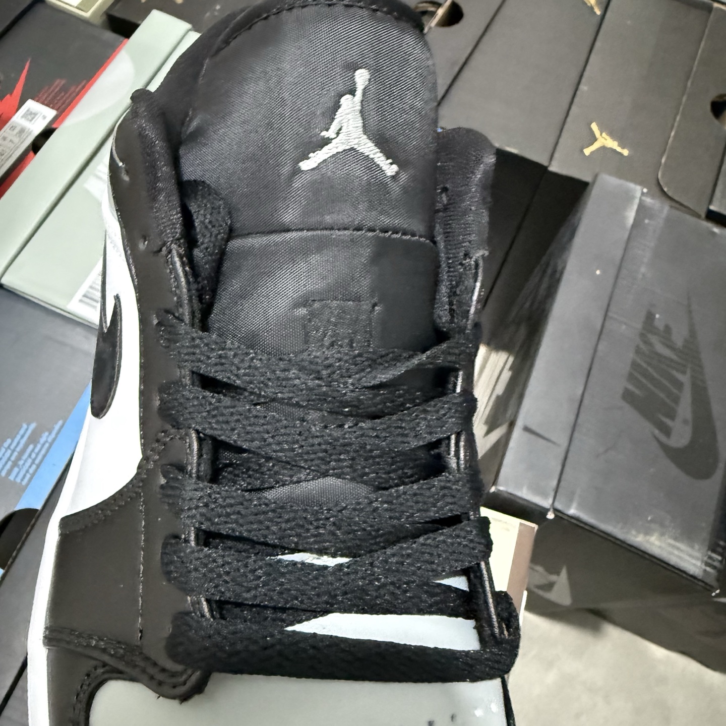 Nike Air Jordan 1 Low "Shadow Toe" 553558-052
