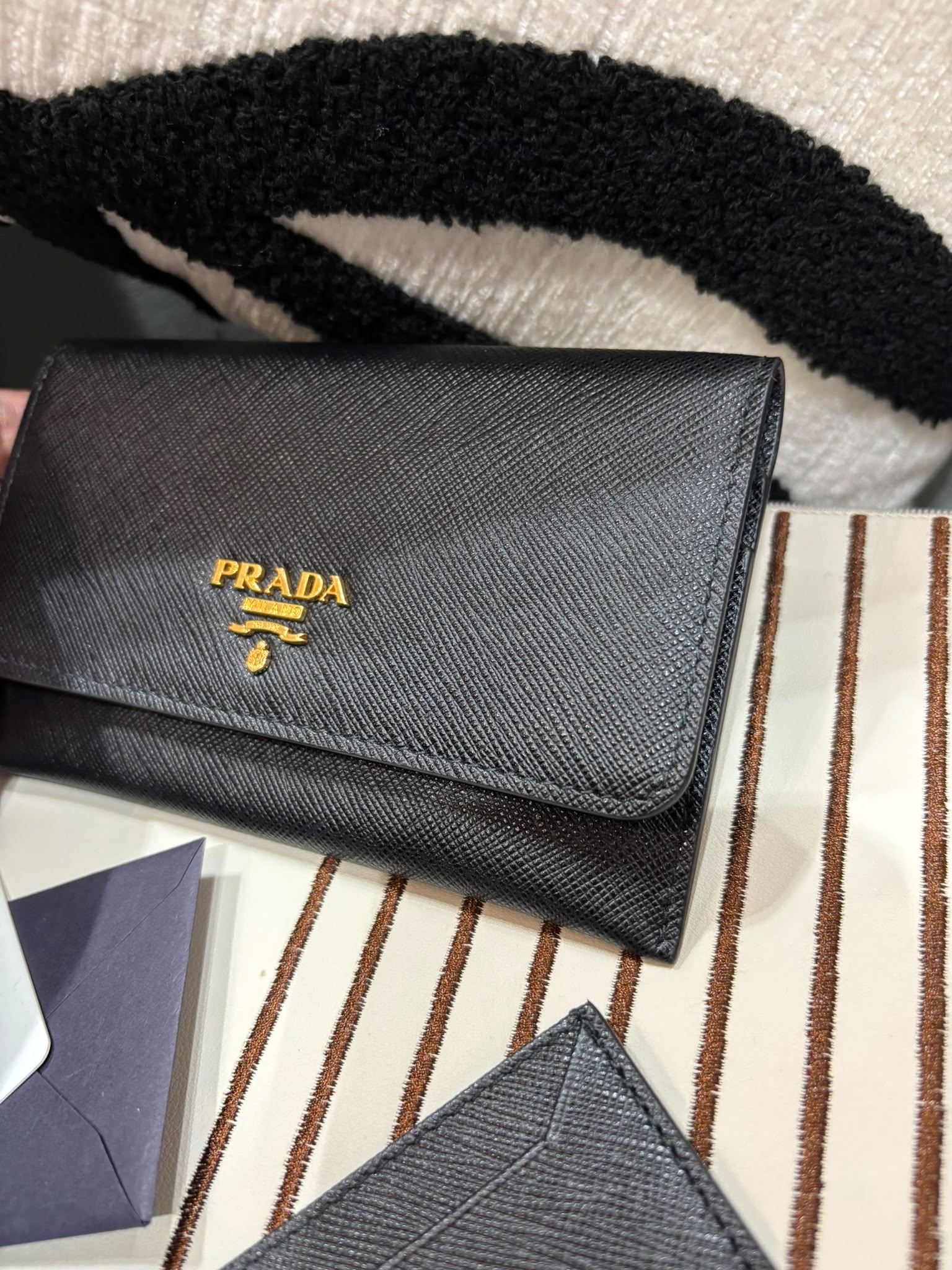 Prada Saffiano leather wallet with card holder 100%Authentic, 99%New ✅ certificate ✅Box