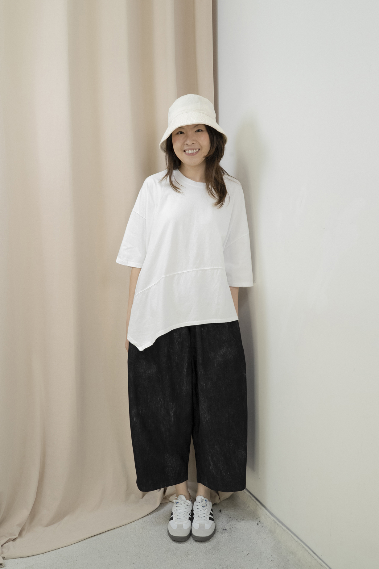 斜腳造型棉質休閒Top（白色）