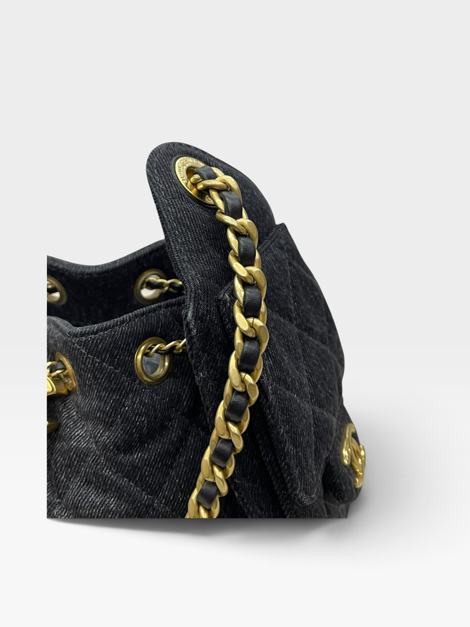 Pre-Owned CHANEL 25 Mini Handbag / Product Code: 091004