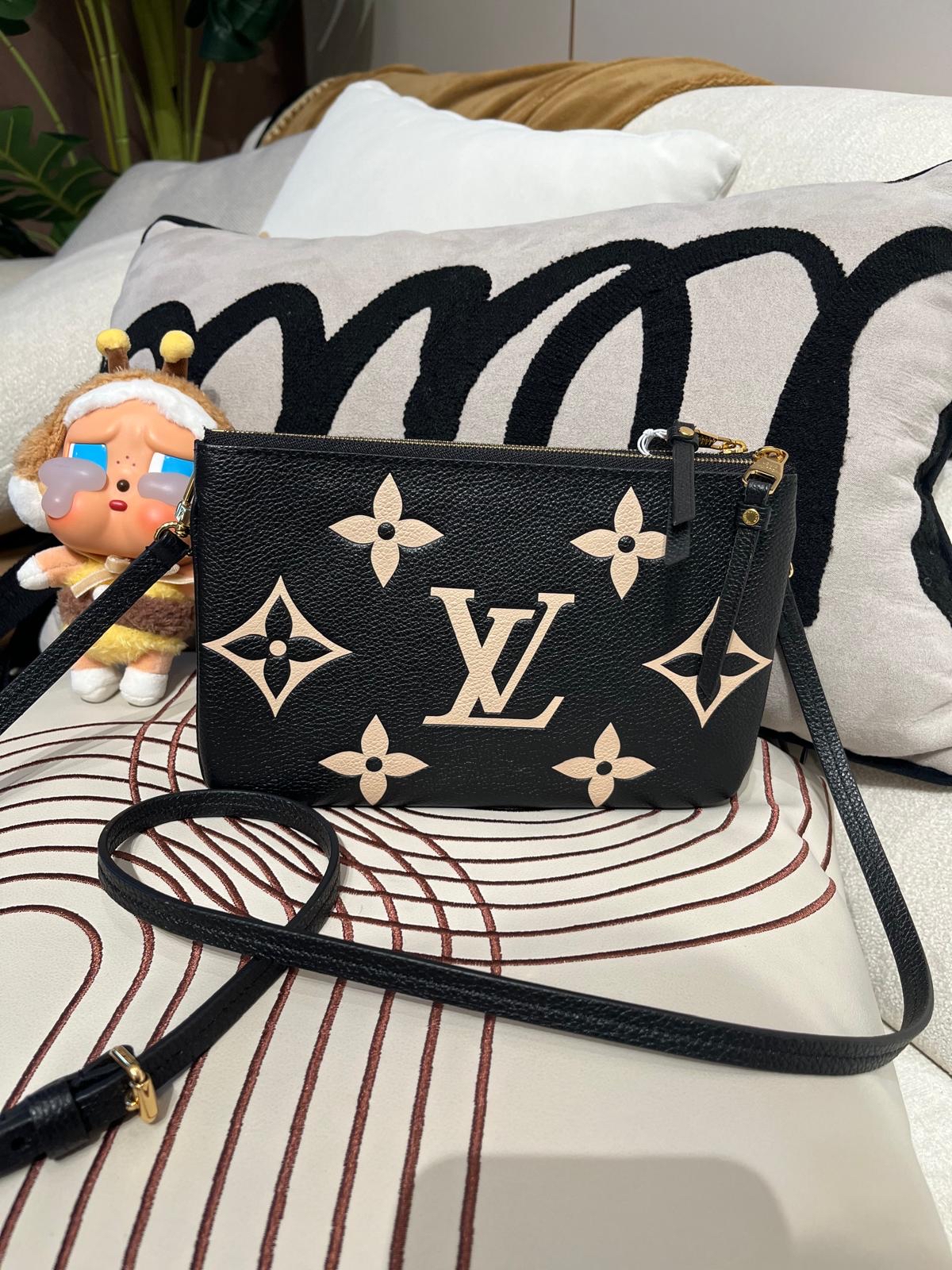 Lv Pochette Double Zipped Giant calfskin 100%Authentict,98%new✅dust bag 