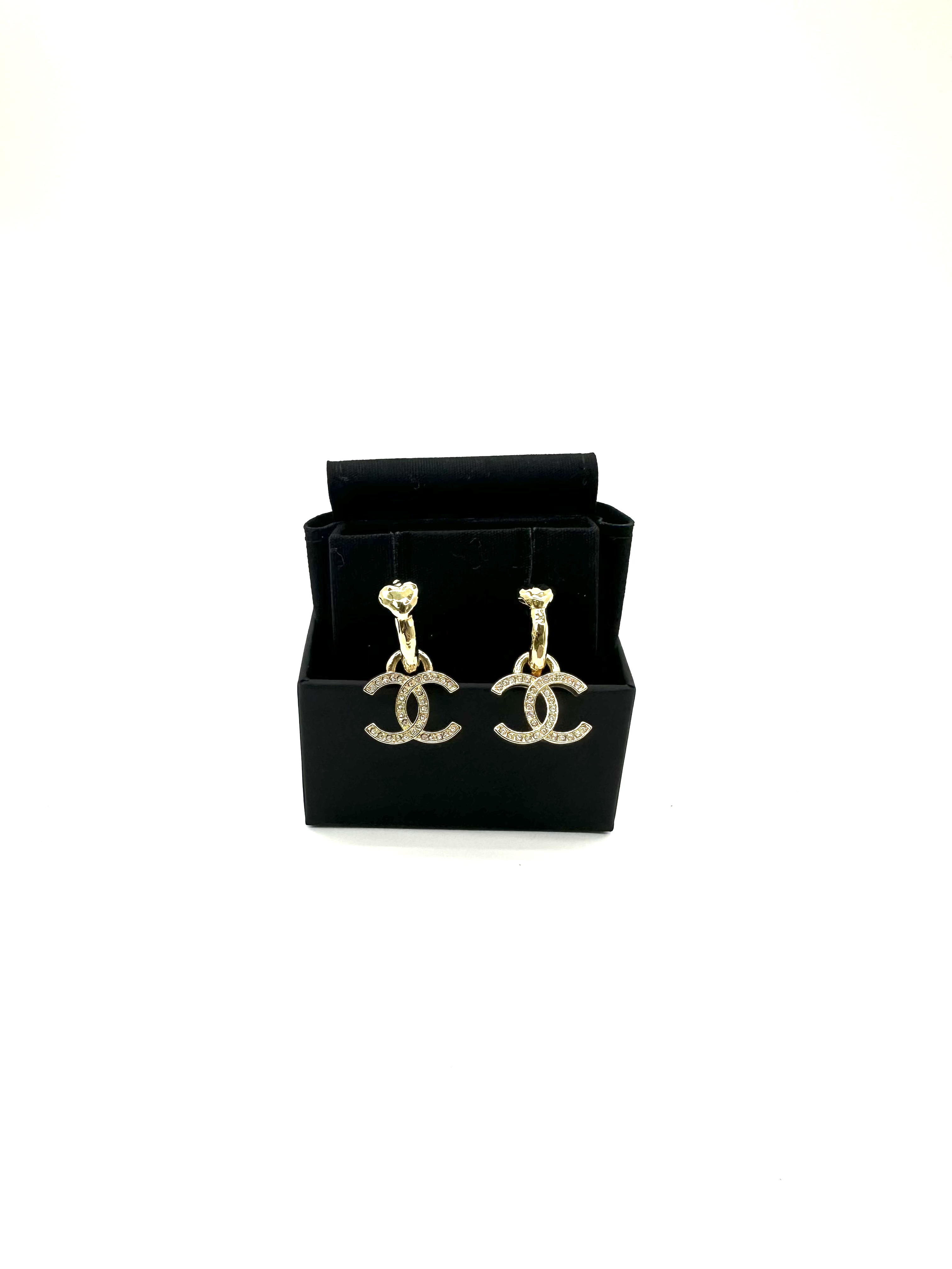 Pre owned-Chanel logo earrings/ Product Code: 26031805