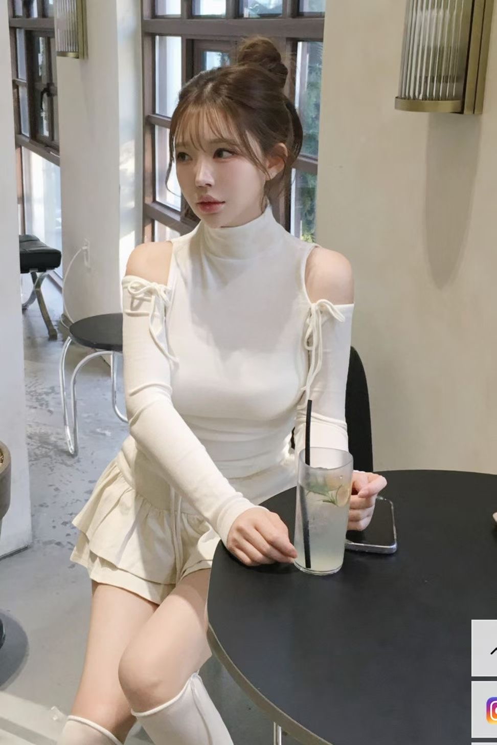 【 ੨੨完美顯身材💕恰到好處小性感🫧高領露肩綁帶混色上衣!⋆˚ʚɞ】Strawberry Cake Ribbon Top(三色入)