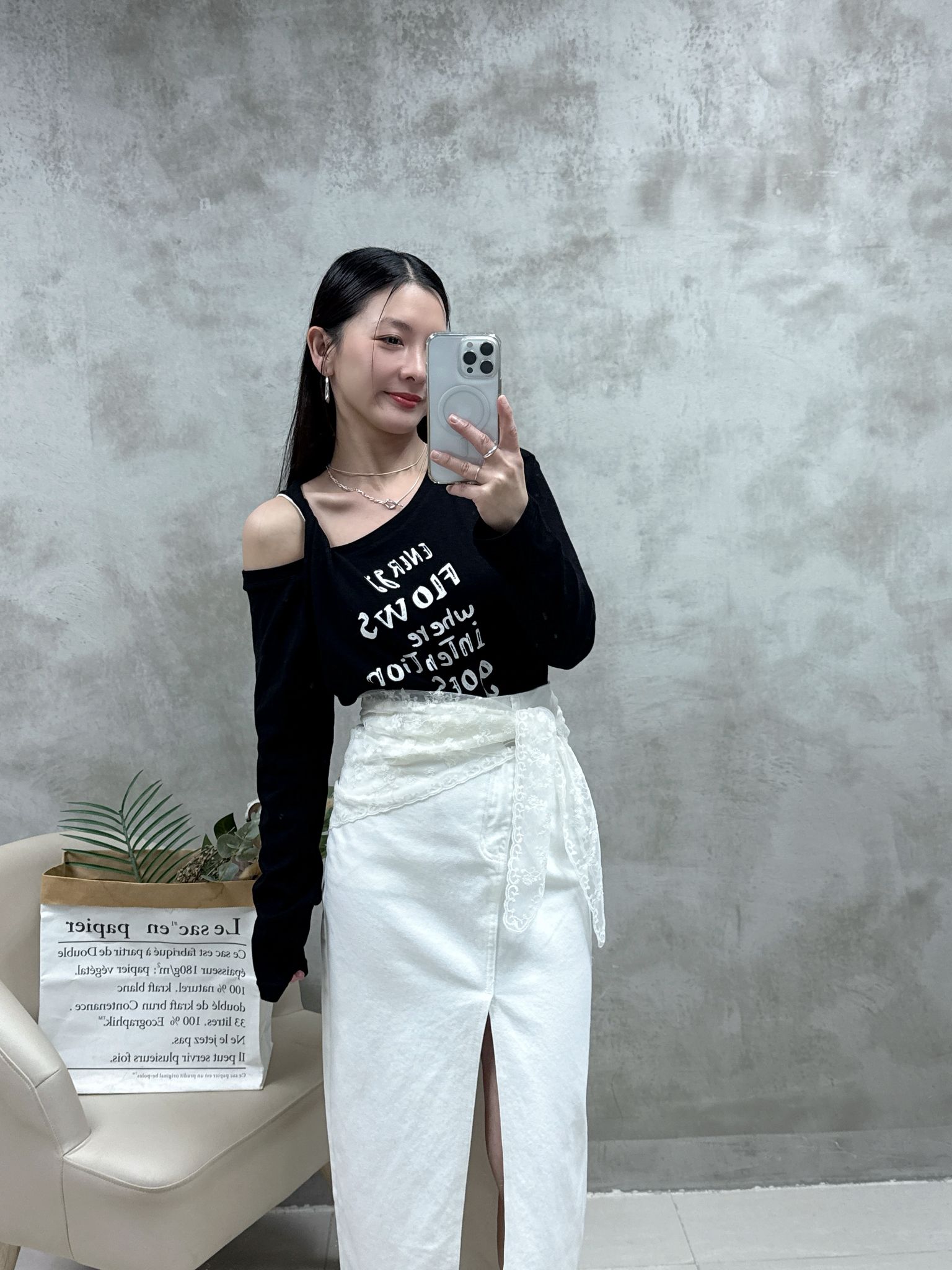 A10 扭結露膊英文字Top