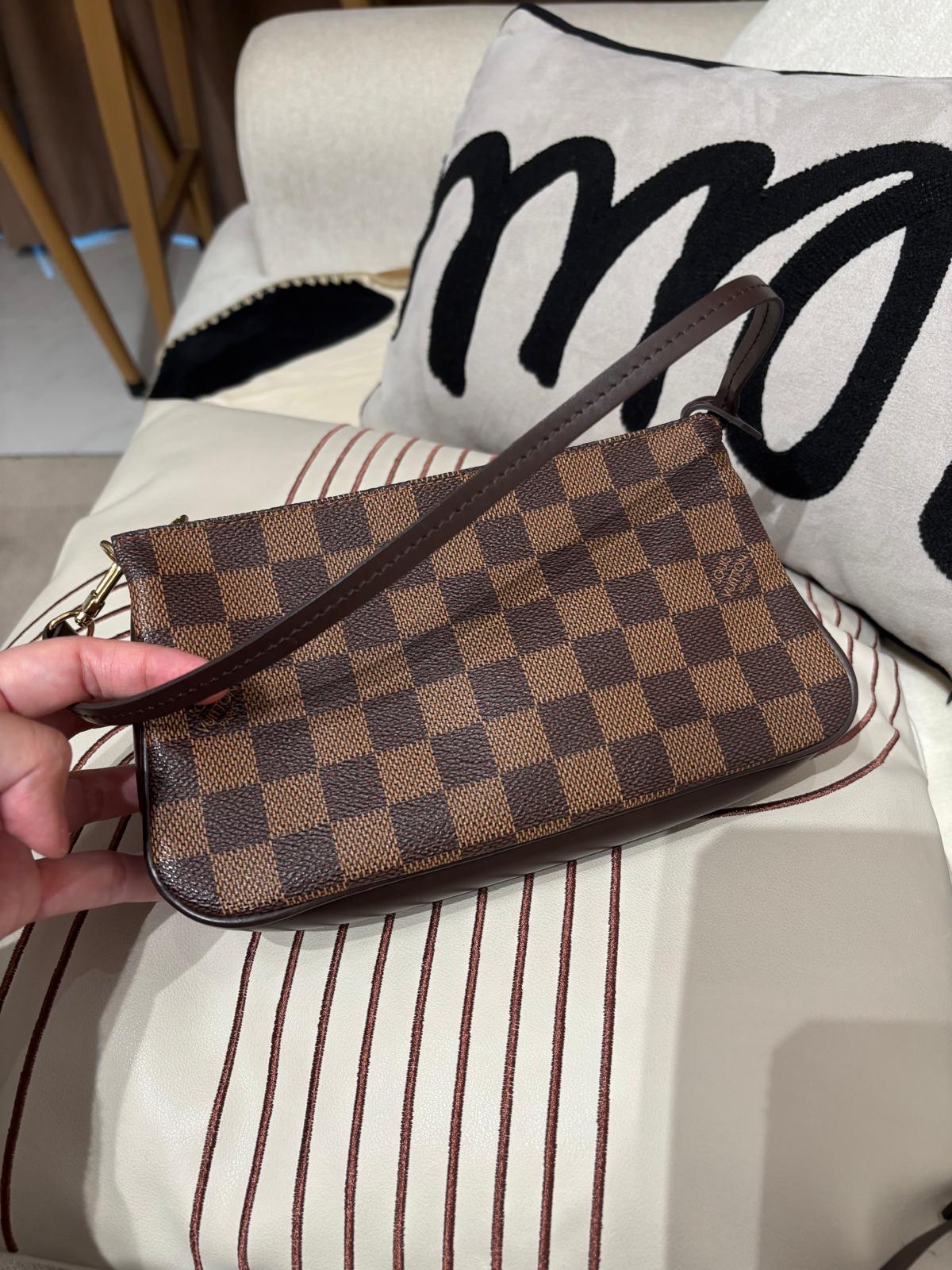 Lv pochette Hobo Bag 100%Authentic, 95%new