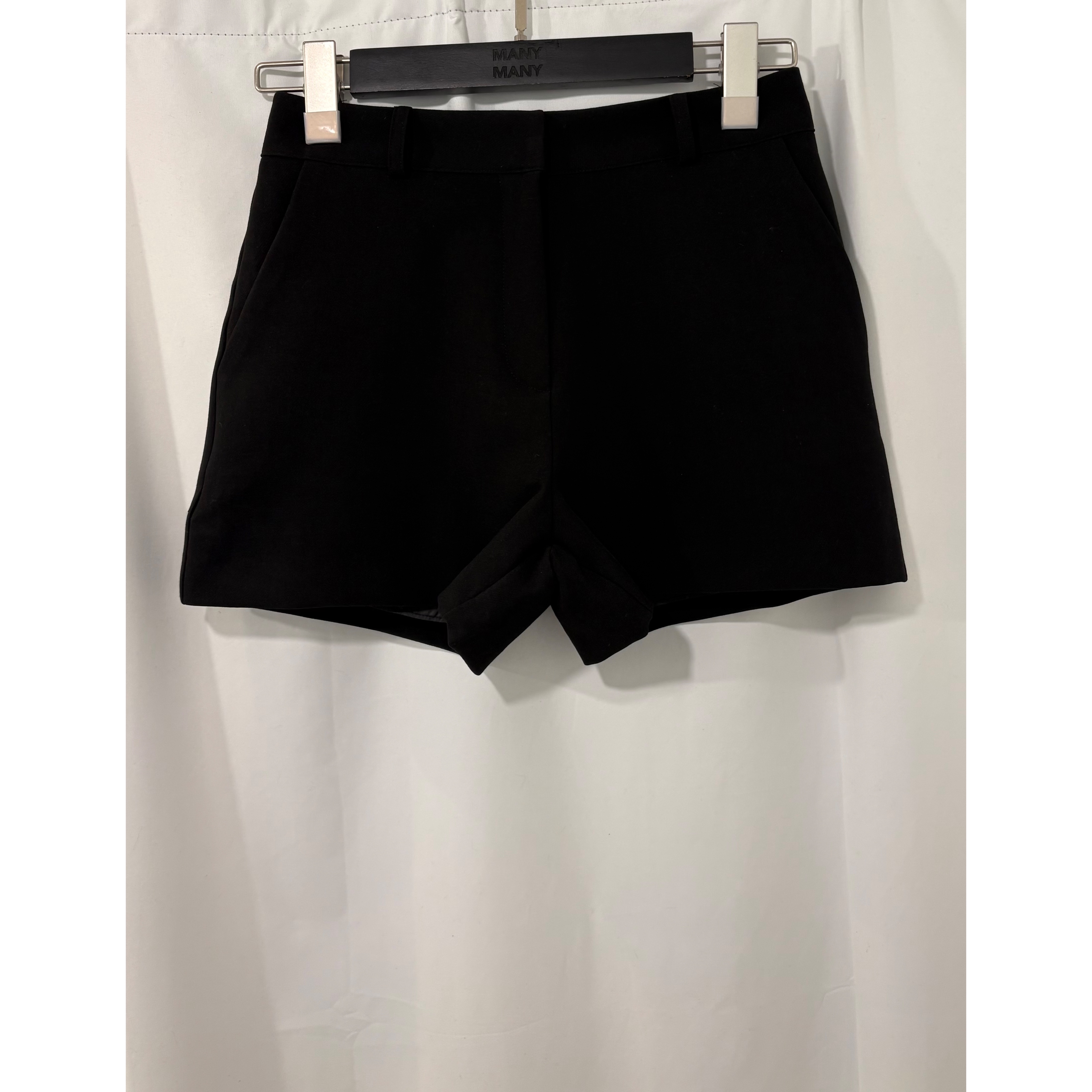 新品價6月6截單🤍2606D《TAILORED A-LINE SHORTS》