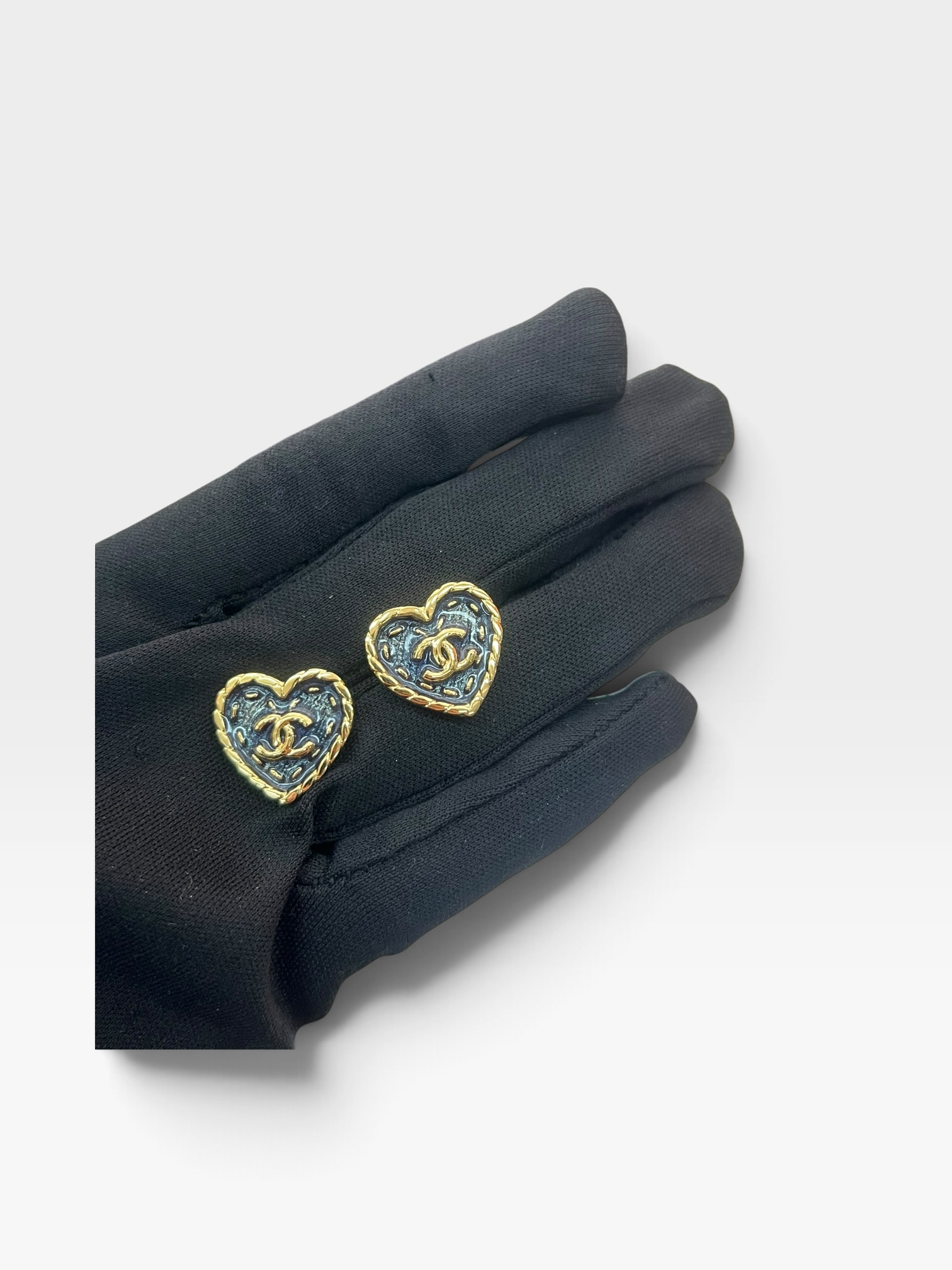 Pre-Owned Chanel Metal Enamel CC Denim Heart Earrings /Product Code: 102705