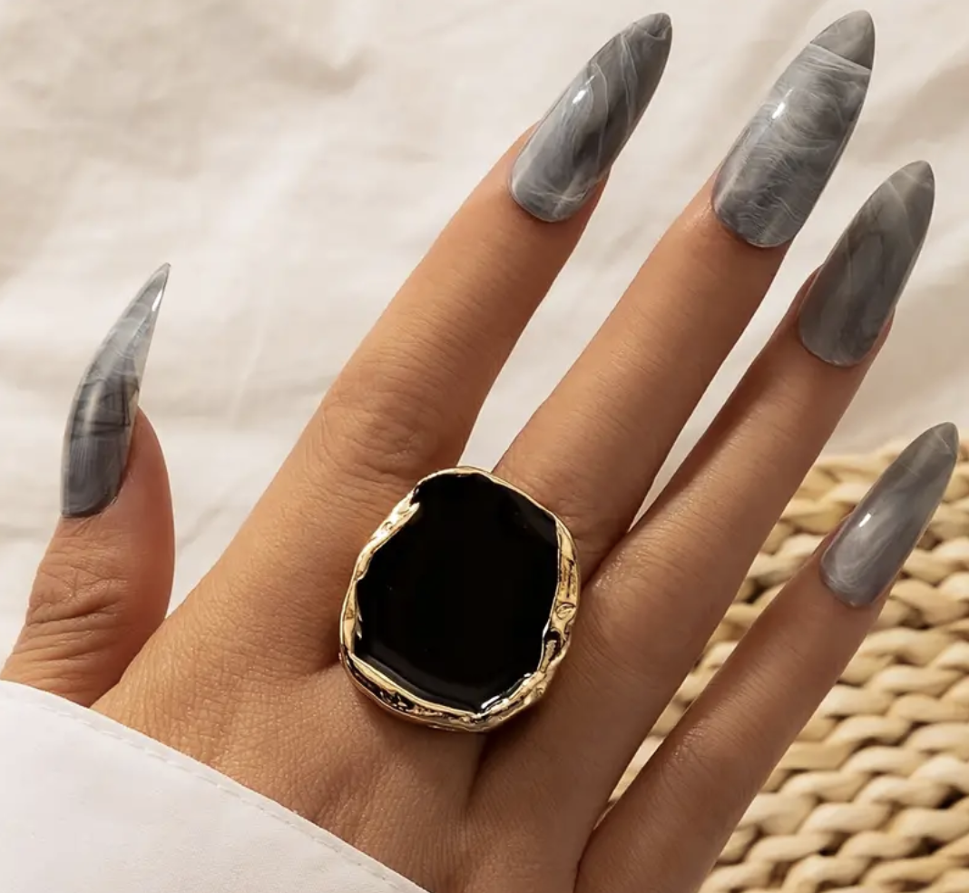 Retro, Unique, And Exaggerated Style Combines With The Irregular Dripping Oil Golden Ring