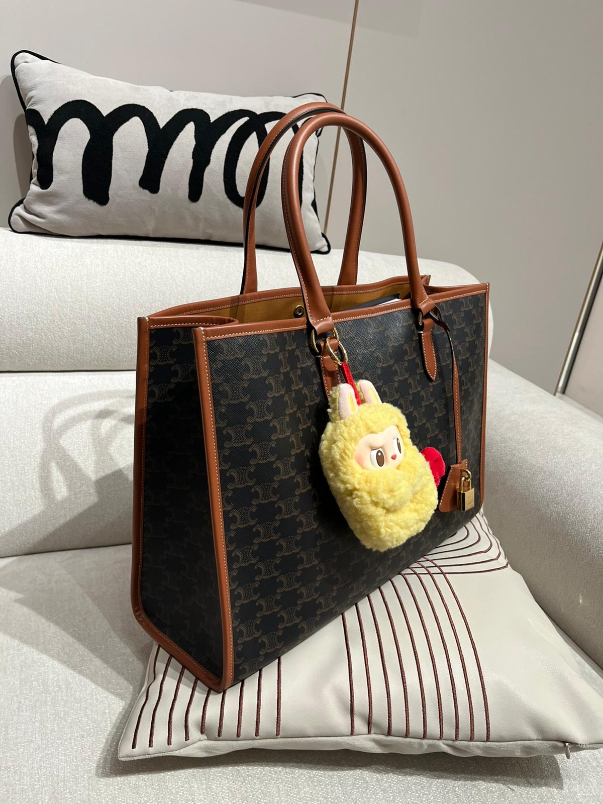 Celine horizontal cabas Triomphe Canvas Tan 100%Authentic, 98%New 