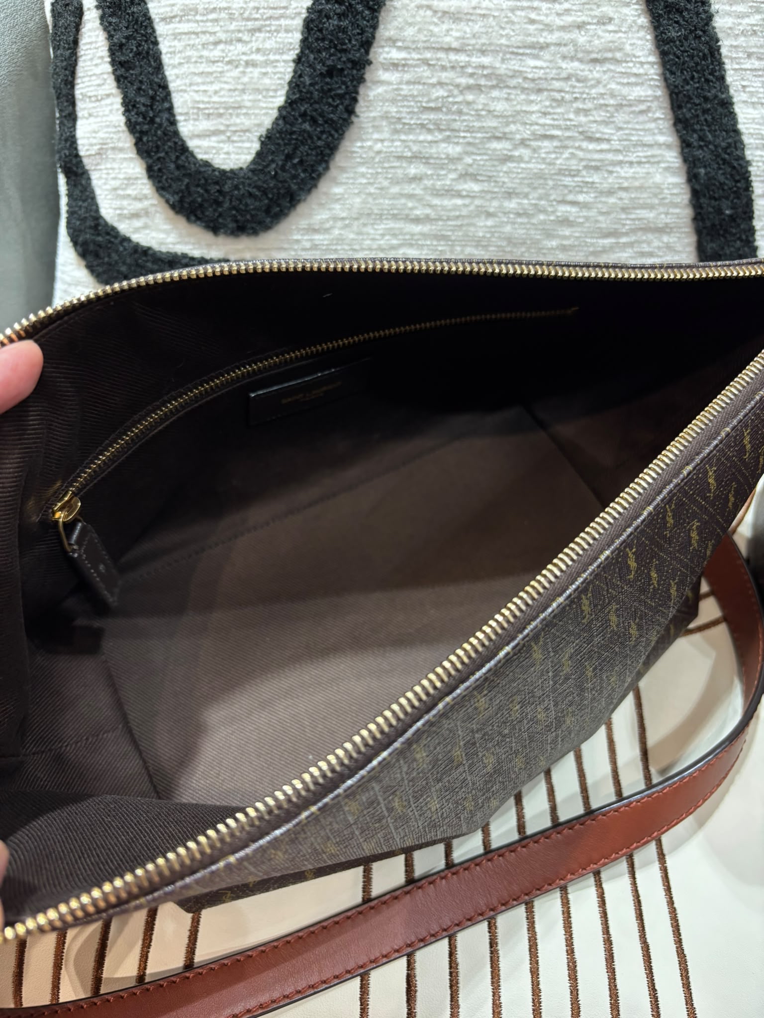 Saint Laurent monogramme ysl hobo bag  100%Authentic, 95%new