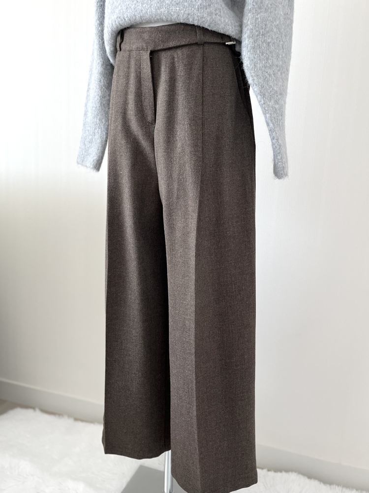 Warm-Tone Buckle Drape Slacks (Brown)