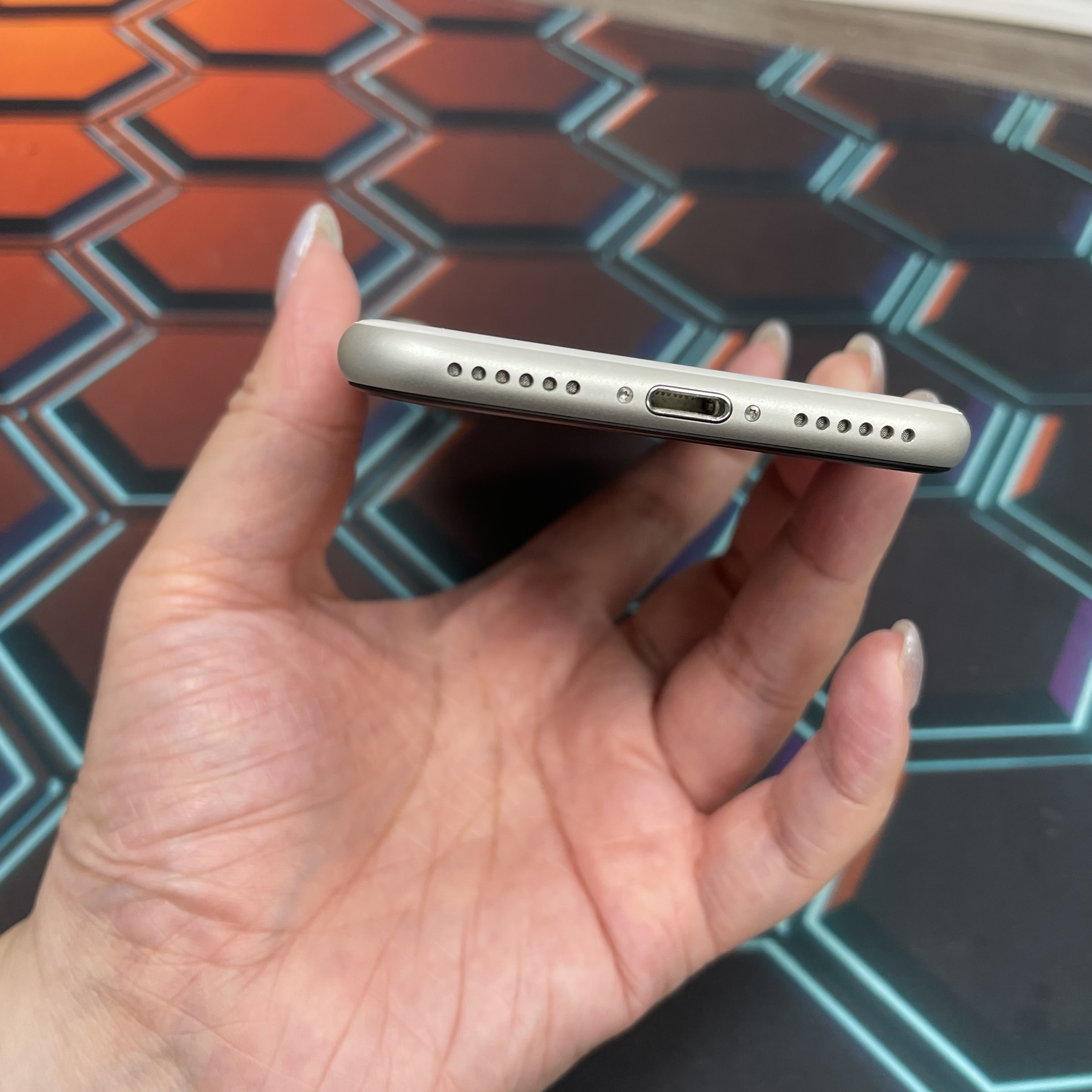 *7038 SE 2 勁靚機 128GB 電75 白色 white