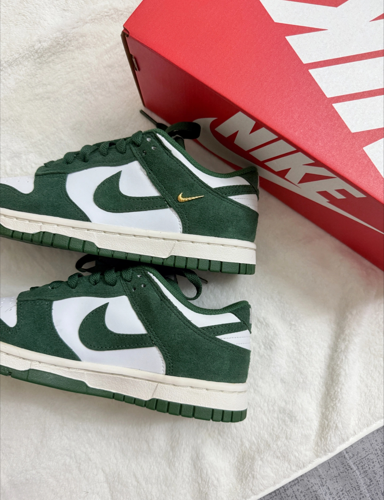 IB4417-100 Nike Dunk Low Gorge Green Gold Mini Swoosh IB4417-100
