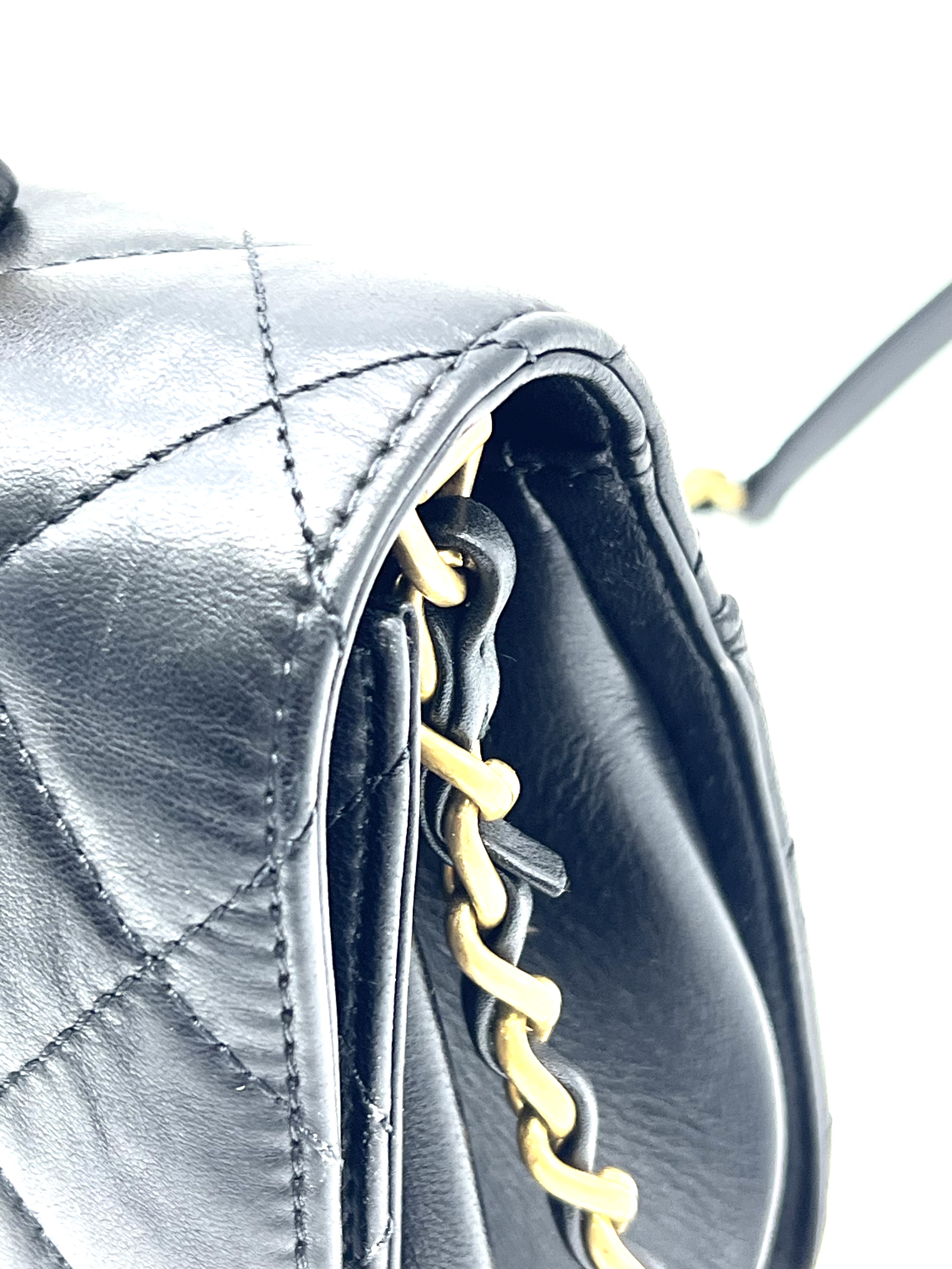 Pre-Owned CHANEL Quilted Wrapped CC Top Handle Bag / Product Code: 26041508