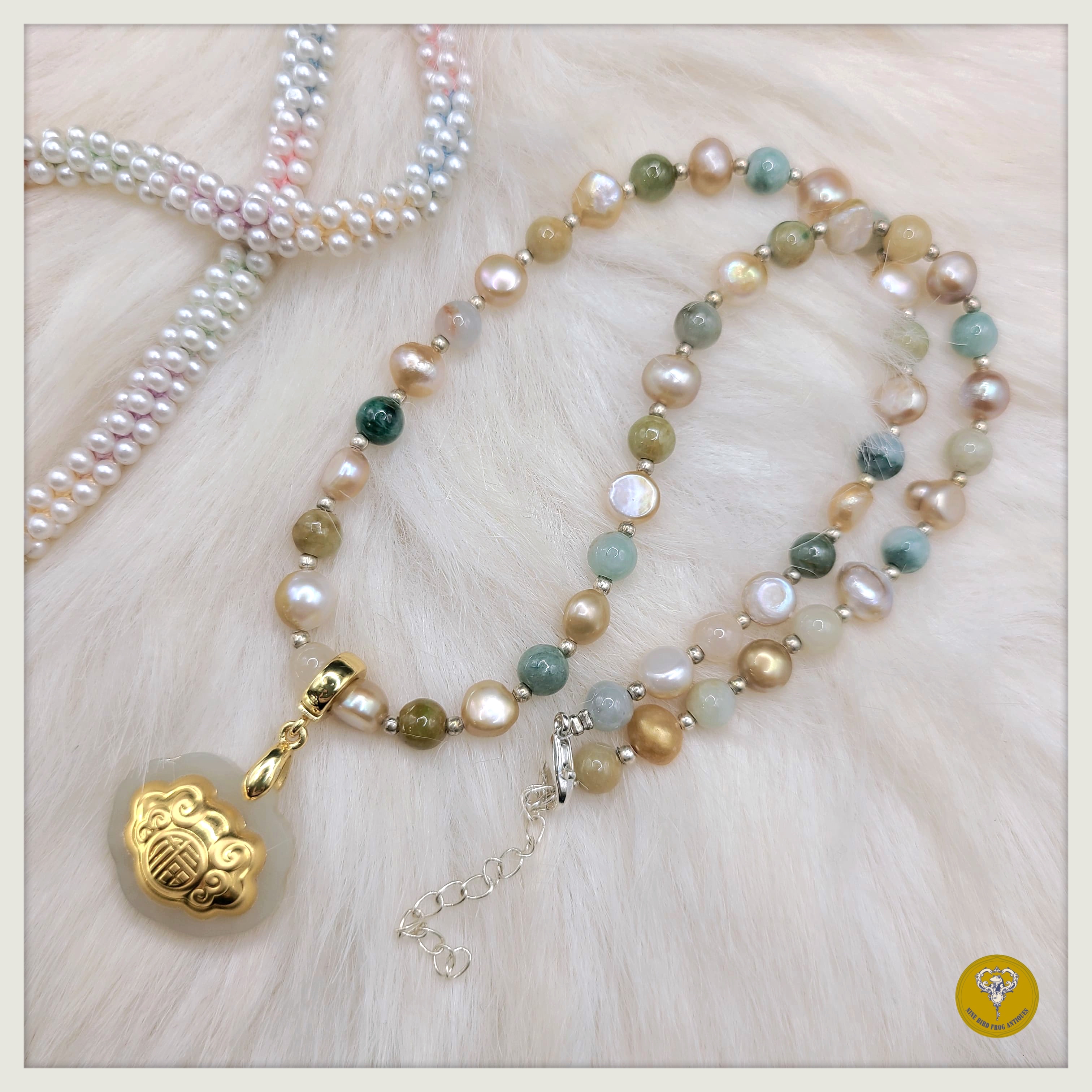 24k金鑲和田玉平安鎖吊嘴配多寶水晶珍珠頸鍊 或 翡翠珍珠頸鍊