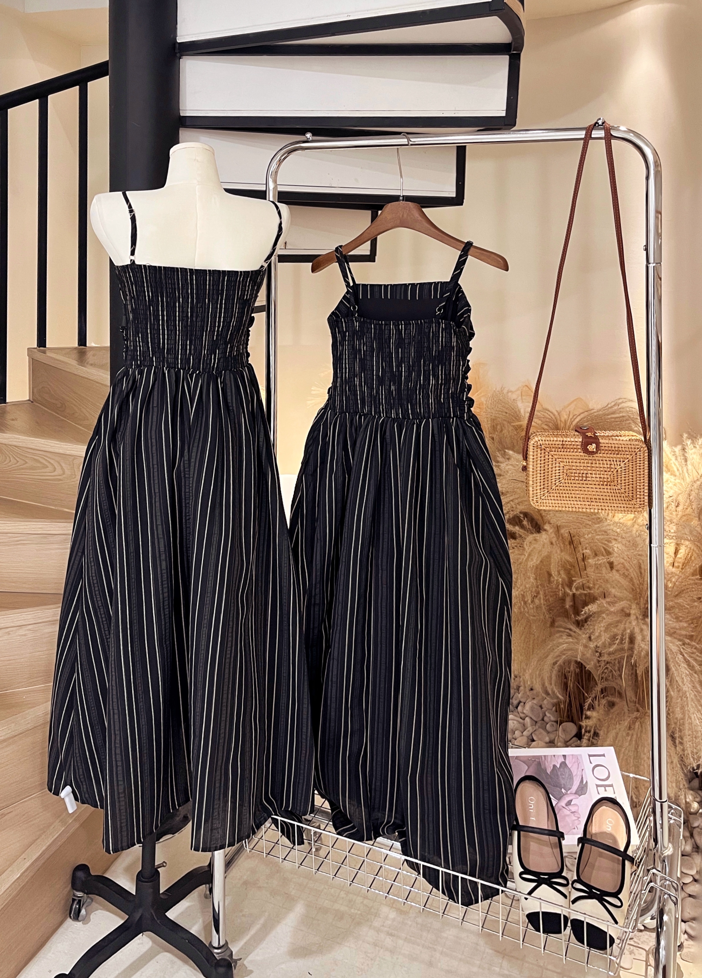 线条吊带连身裙