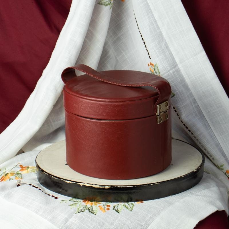 Vintage 1960s MOD Lipstick Red Hat Box/Cosmetic Box Faux Leather Handbag(EV388)