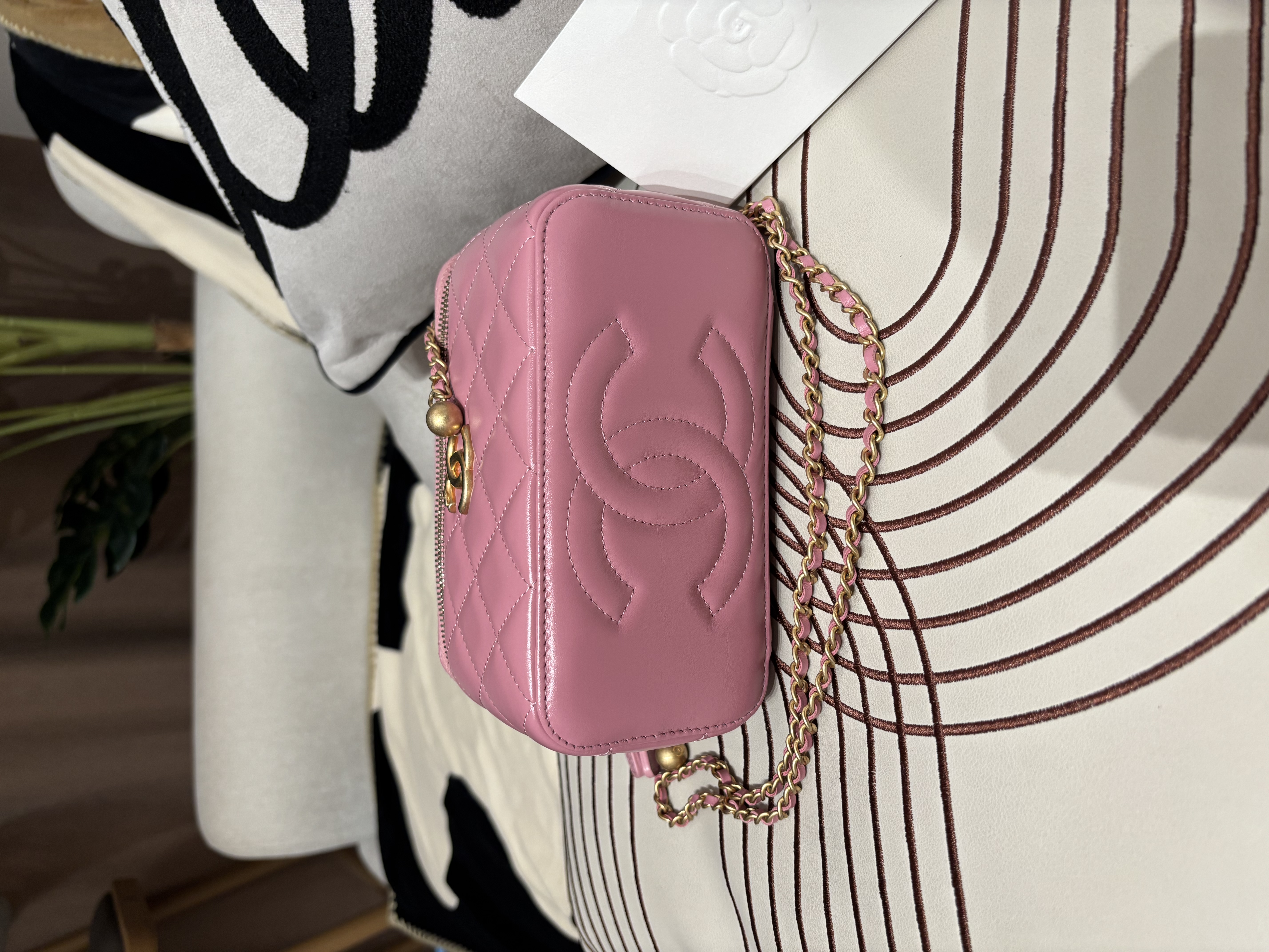 Chanel vanity with chain 小金球