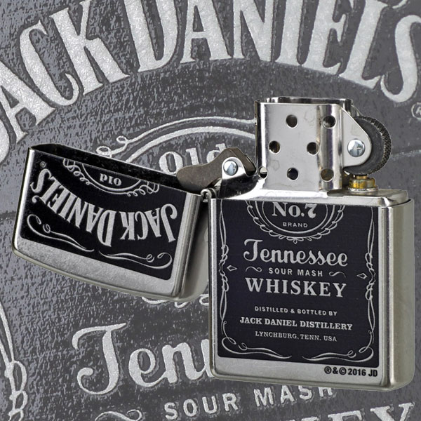 美國製造 | Zippo指定經銷商 Zippo 24779 Jack Daniel's 標誌打火機 – 街頭鉻經典徽章 Jack Daniel's Label Lighter – Street Chrome Classic Emblem