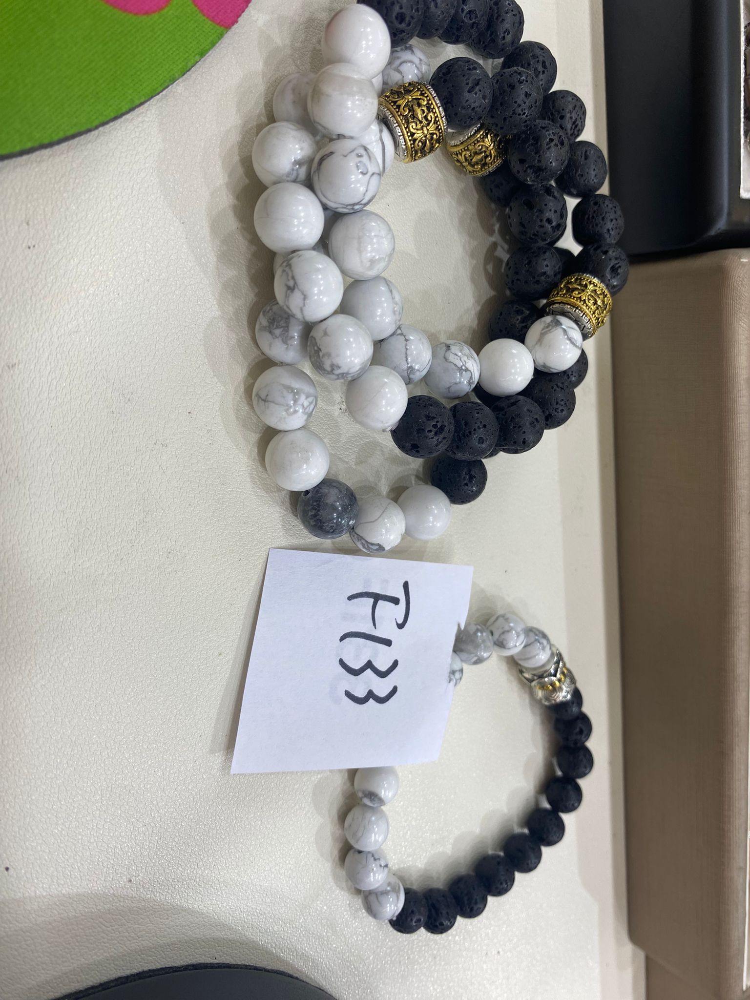 F133 白松石半拼火山石設計手串 