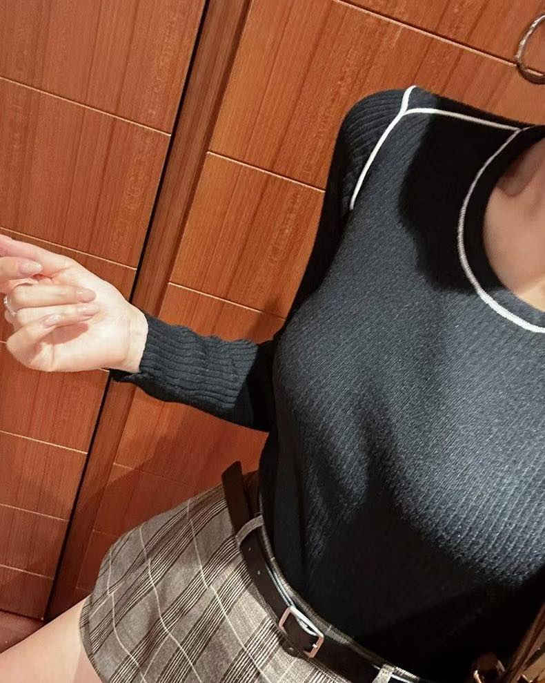 拼色線邊針織Top