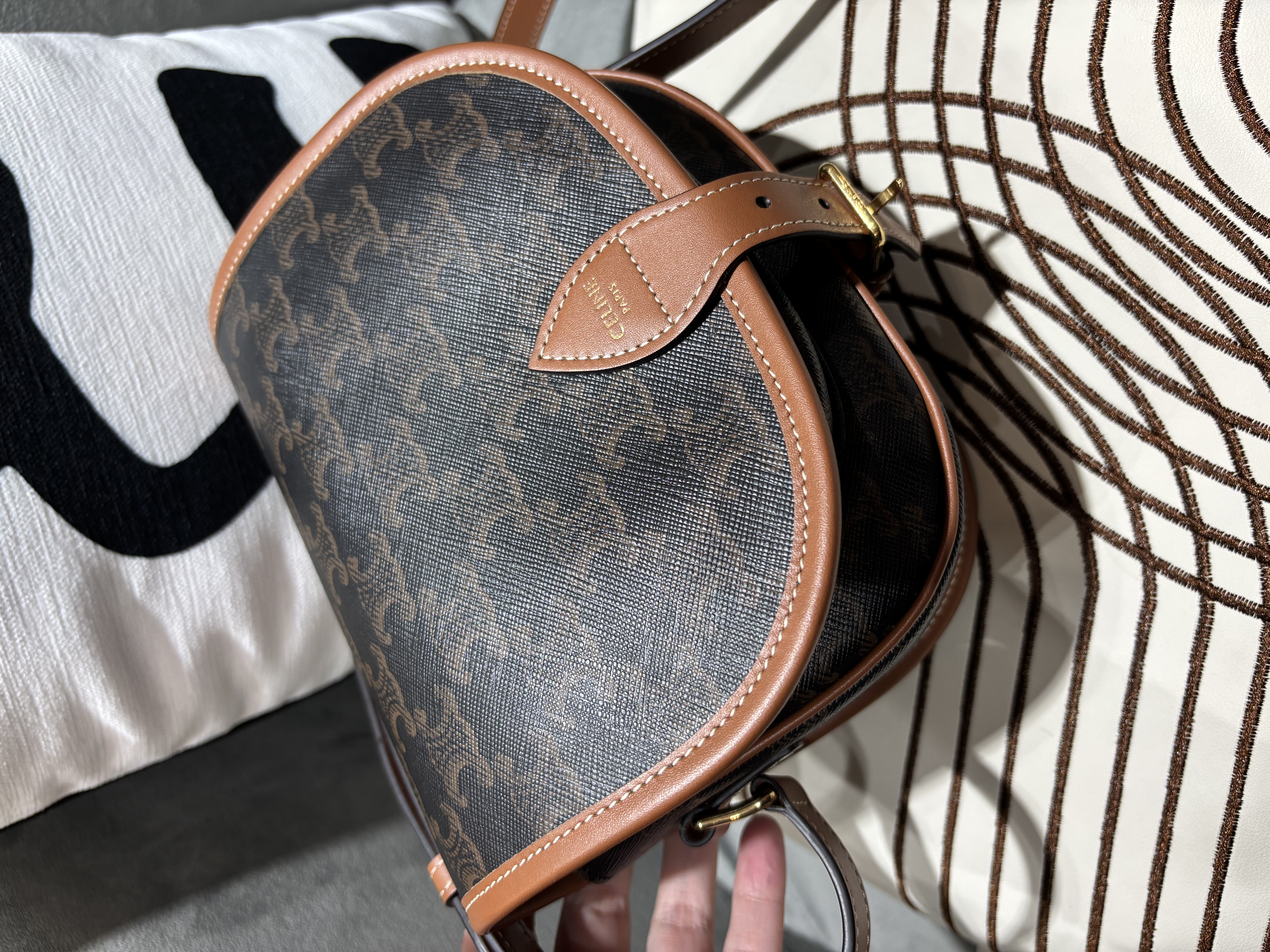 全新未使用品 CELINE FOLCO medium Crossbody Bag 100%Authentic, 全新未使用品 ✅tap✅dust bag