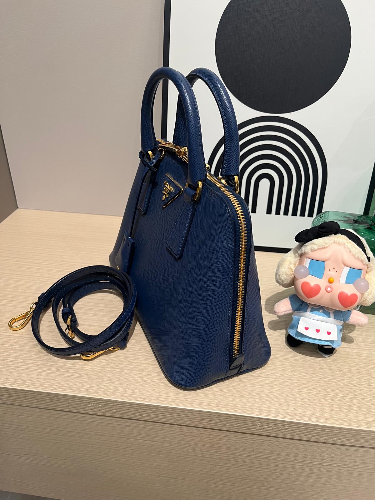 Prada 2way shoulder bag calfskin 100%Authentic,99%new ✅Strap✅Dust bag