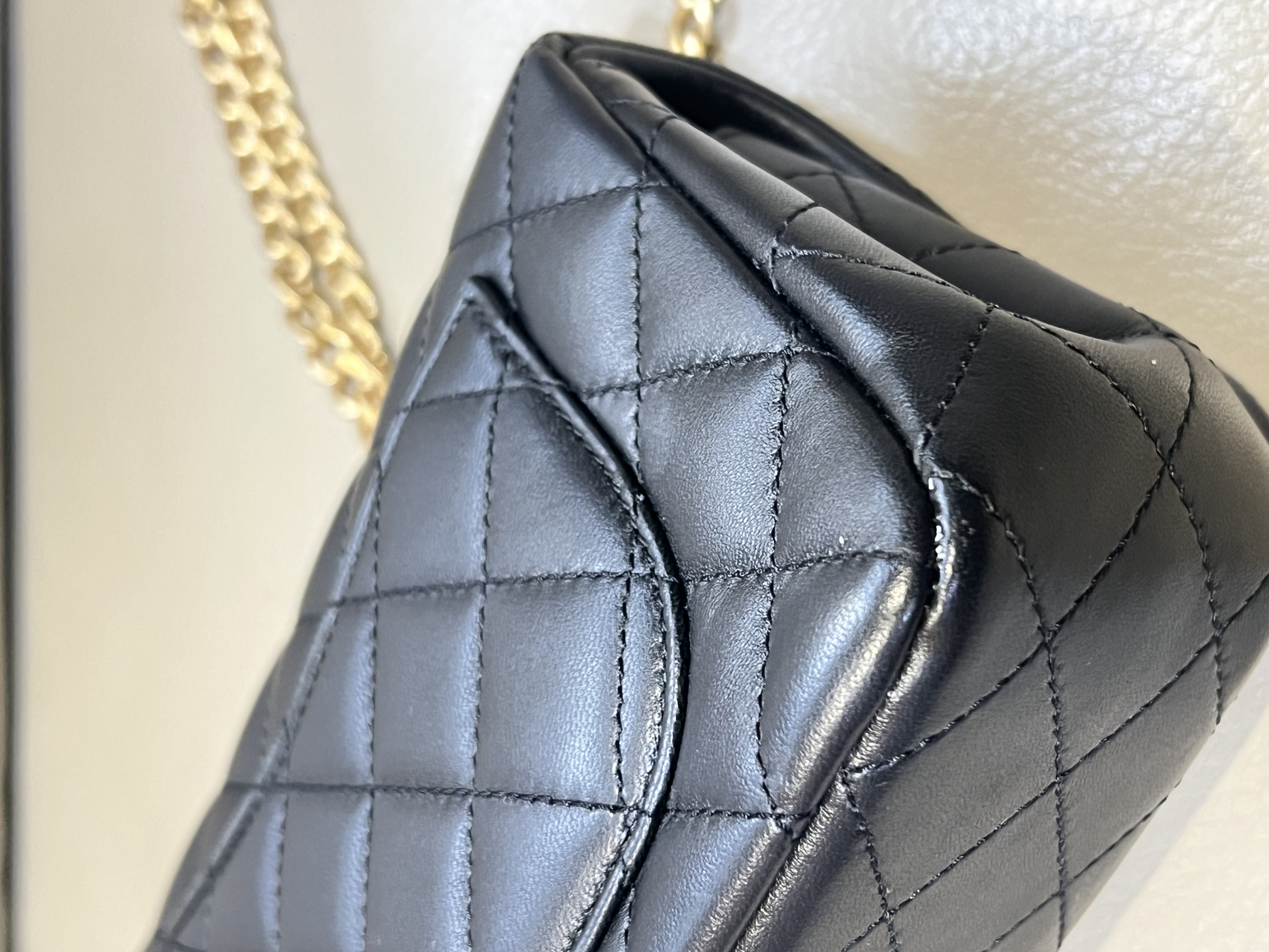 Pre-Owned CHANEL Small Flap Bag / Product Code: 26040521