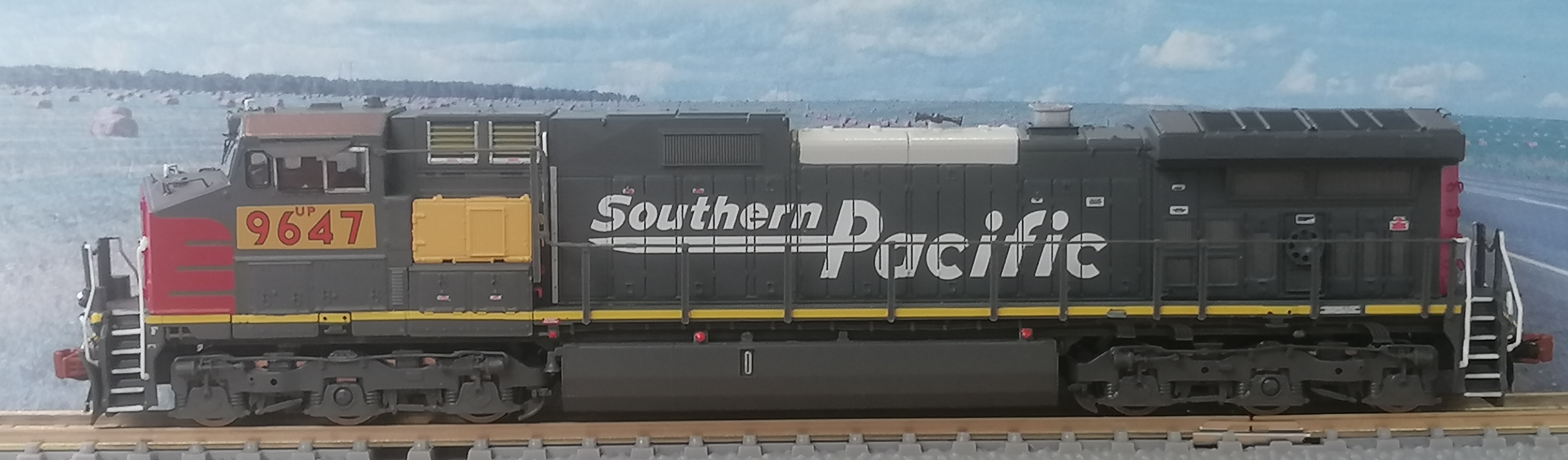 Scaletrains Rivet Counter N Scale GE DASH 9-44CW, Union Pacific/ex-Southern Pacific Speed Lettering Patch