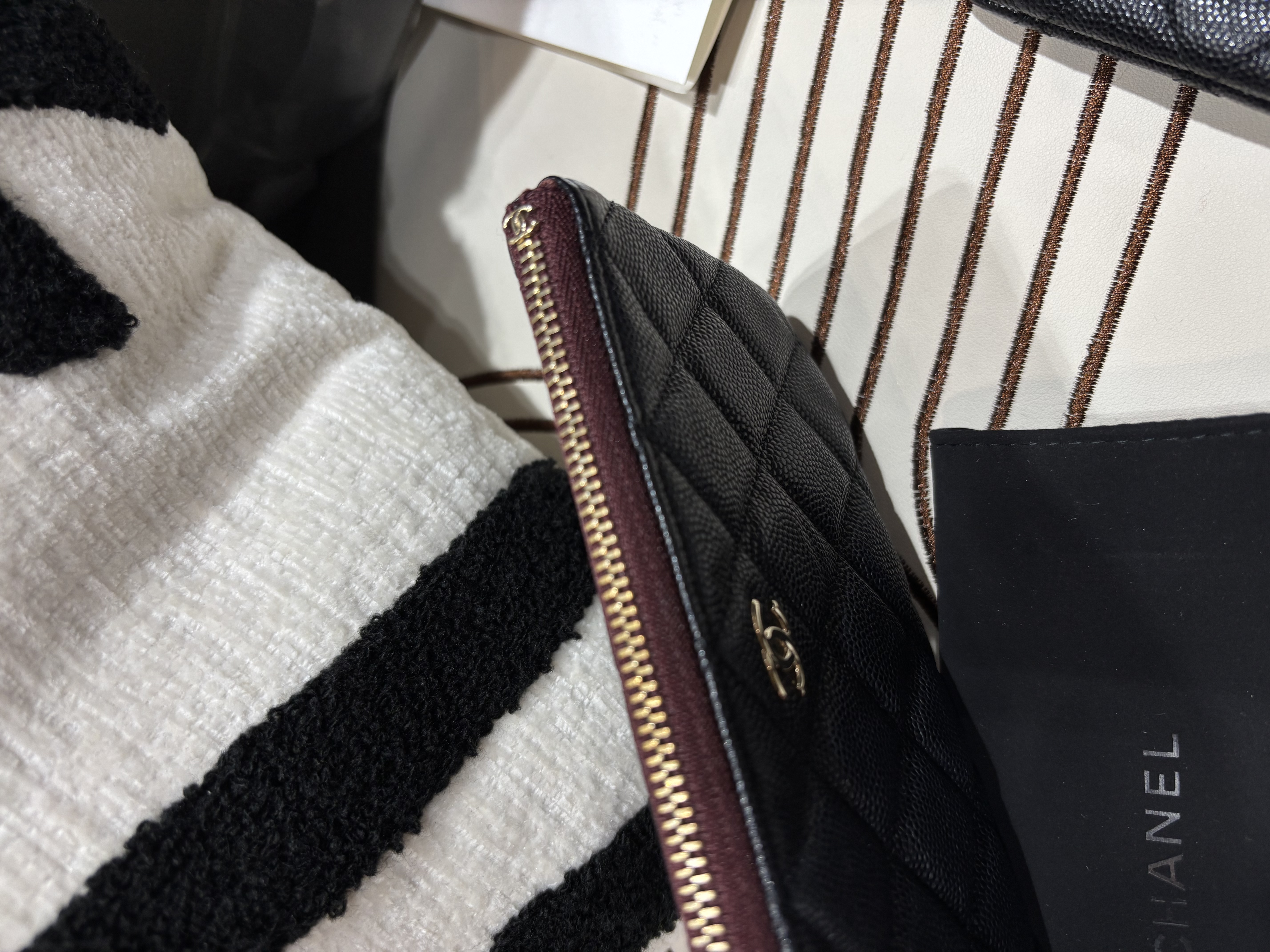 Chanel zip pouch o case 黑色荔枝牛皮金扣zip wallet 100%Authentic, 99%new ✅晶片✅Dust bag