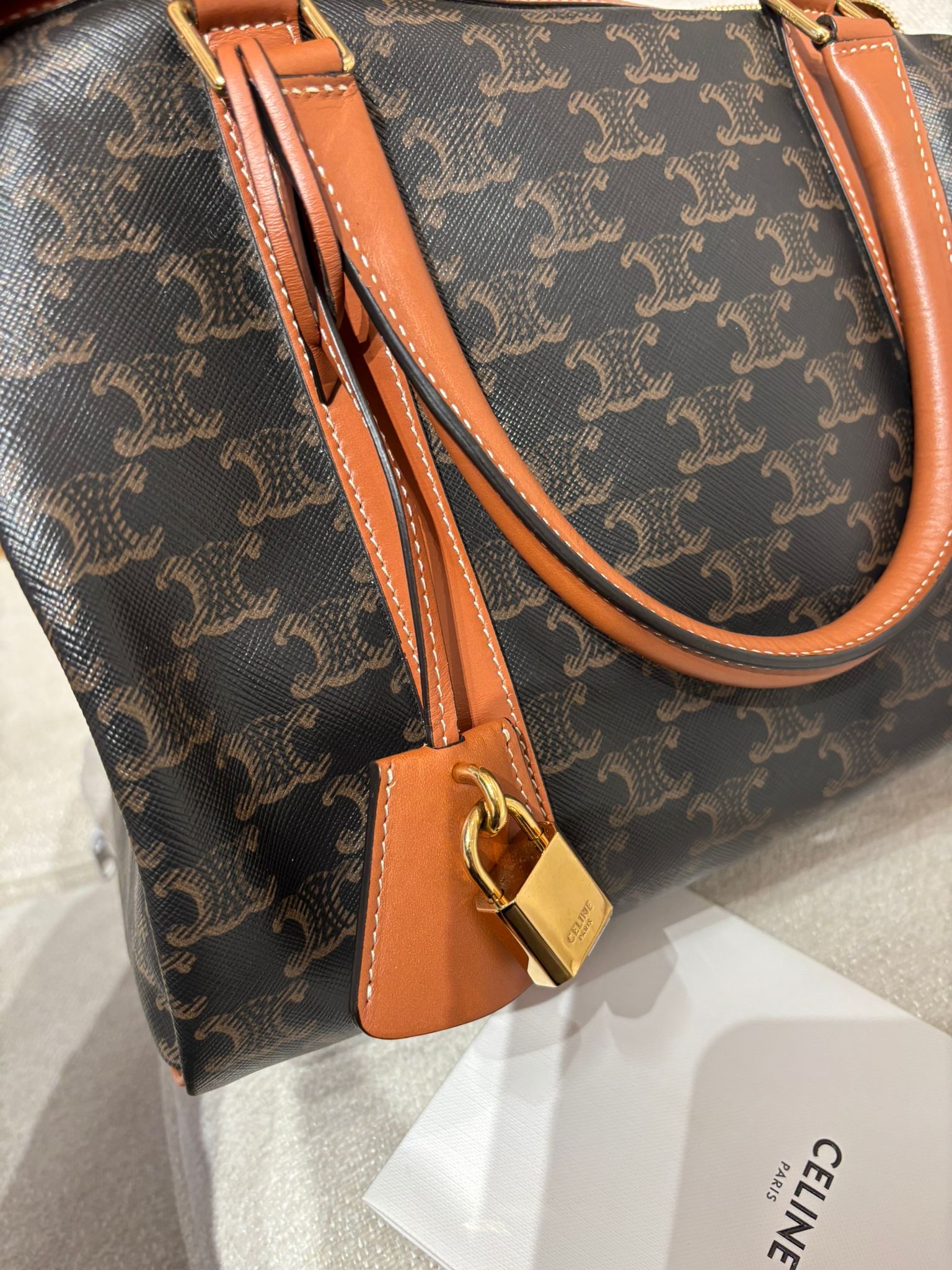 Celine Medium Boston Bag 100%Authentic, 98%New ✅收據✅Key Lock✅Dust bag