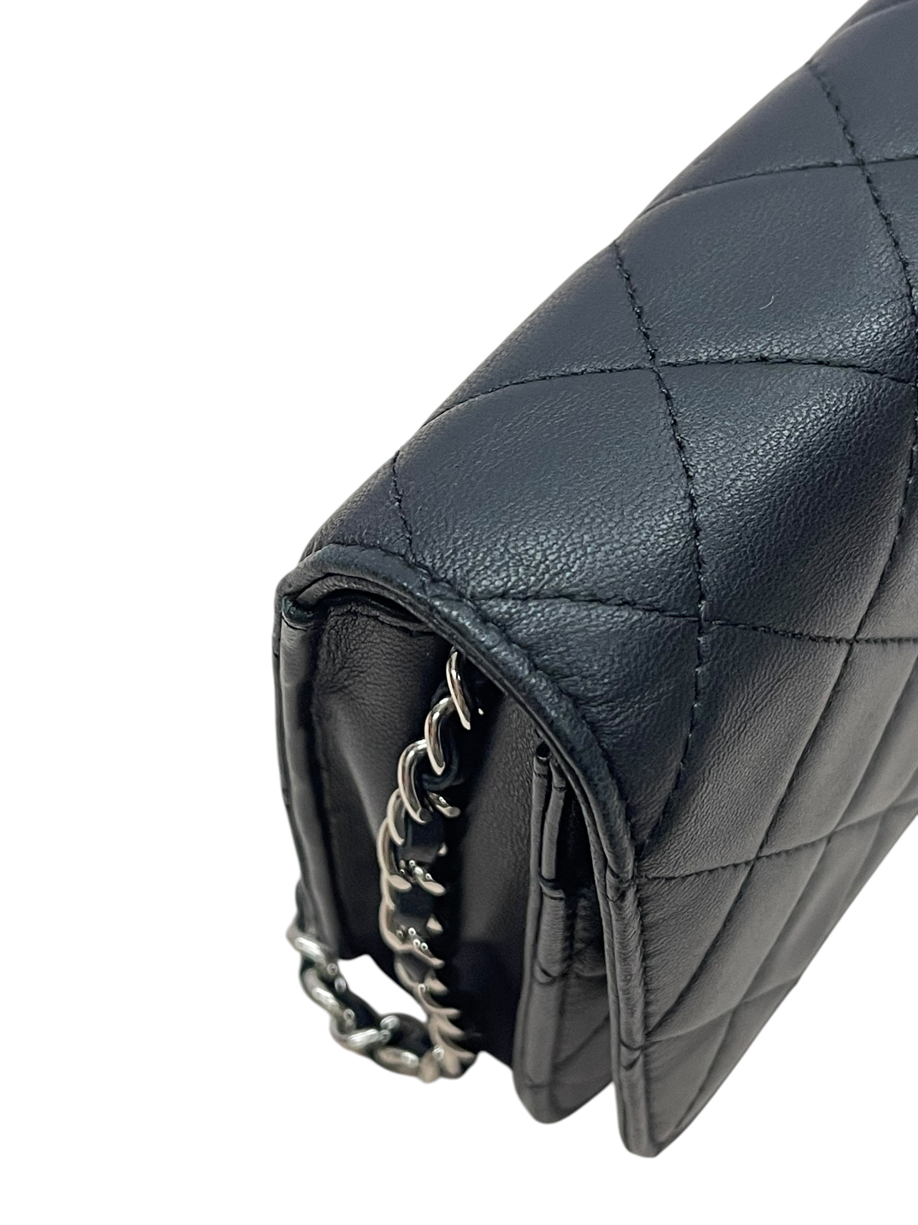 Pre-owned Chanel Classic Wallet on Chain / Product Code: 081701