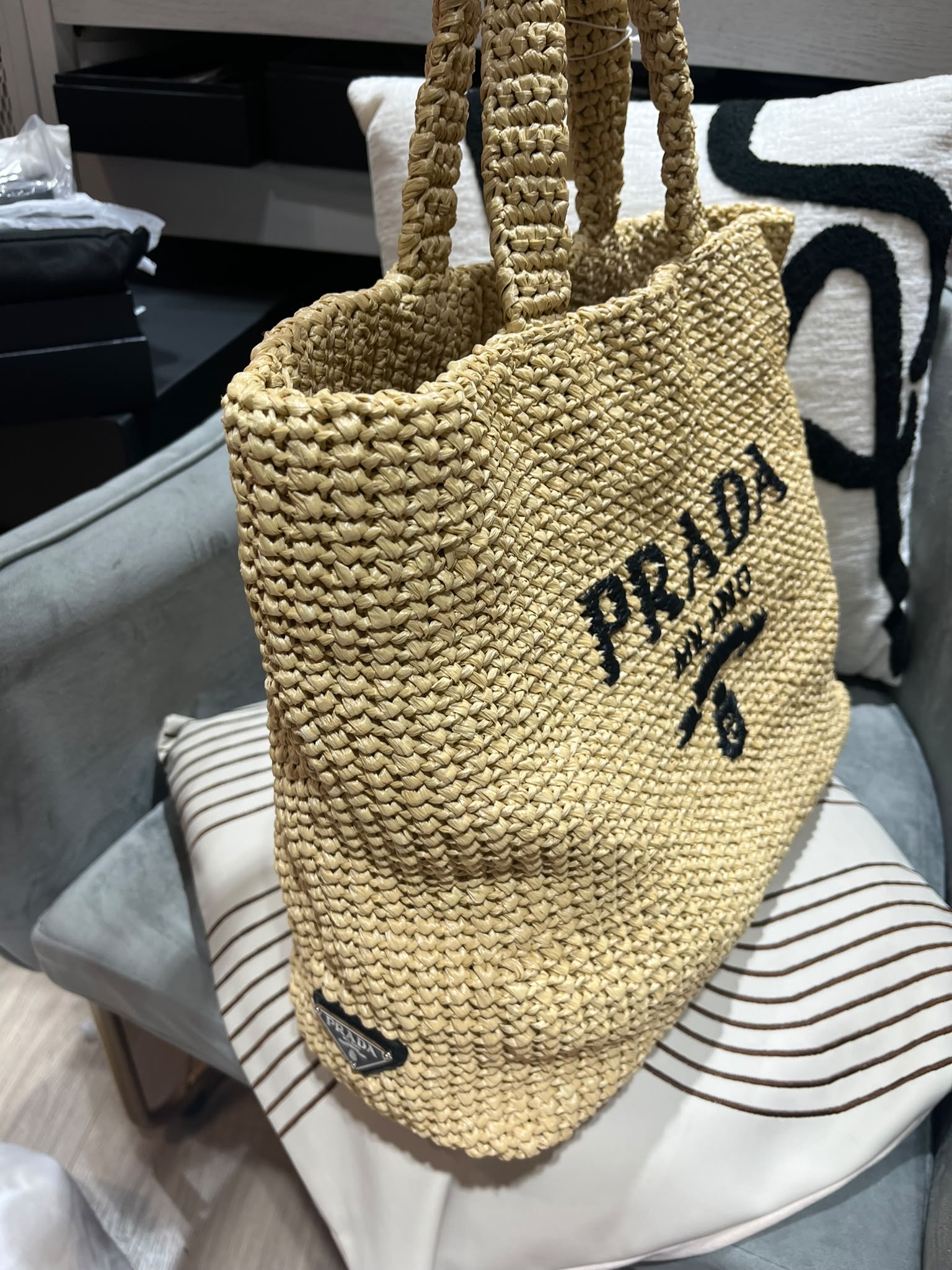 Prada Crochet tote bag 100%Authentic, 98%new ✅Dust bag
