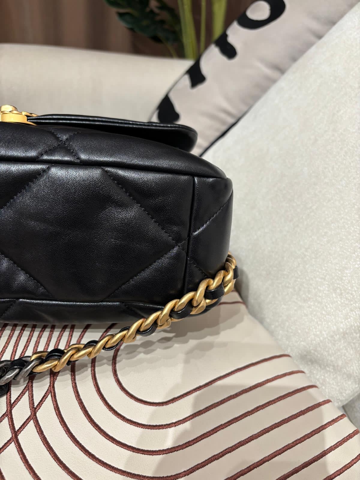 Chanel 19 Large 30cm Flap Bag 黑色 100%Authentic, 98%New ✅晶片✅Dust bag✅Box