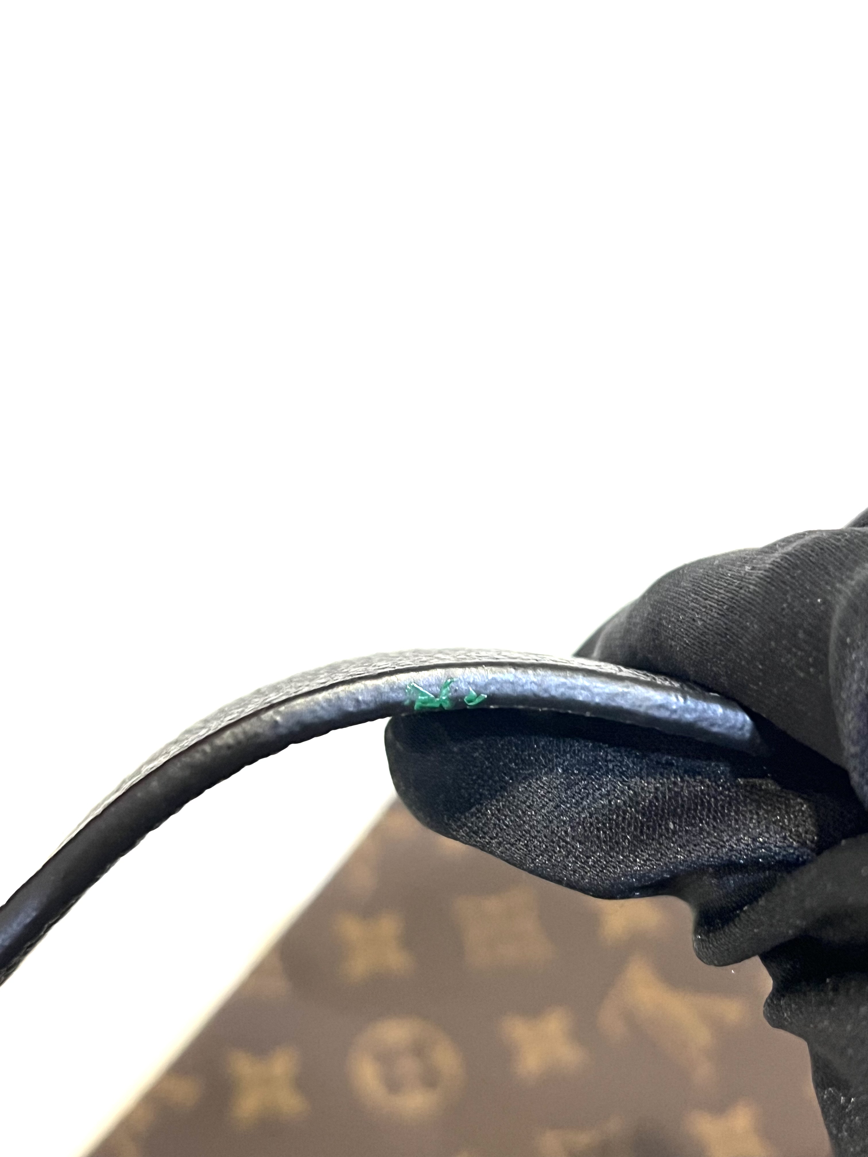 Pre-Owned Louis Vuitton Low Key Hobo MM / Product Code: 26041119